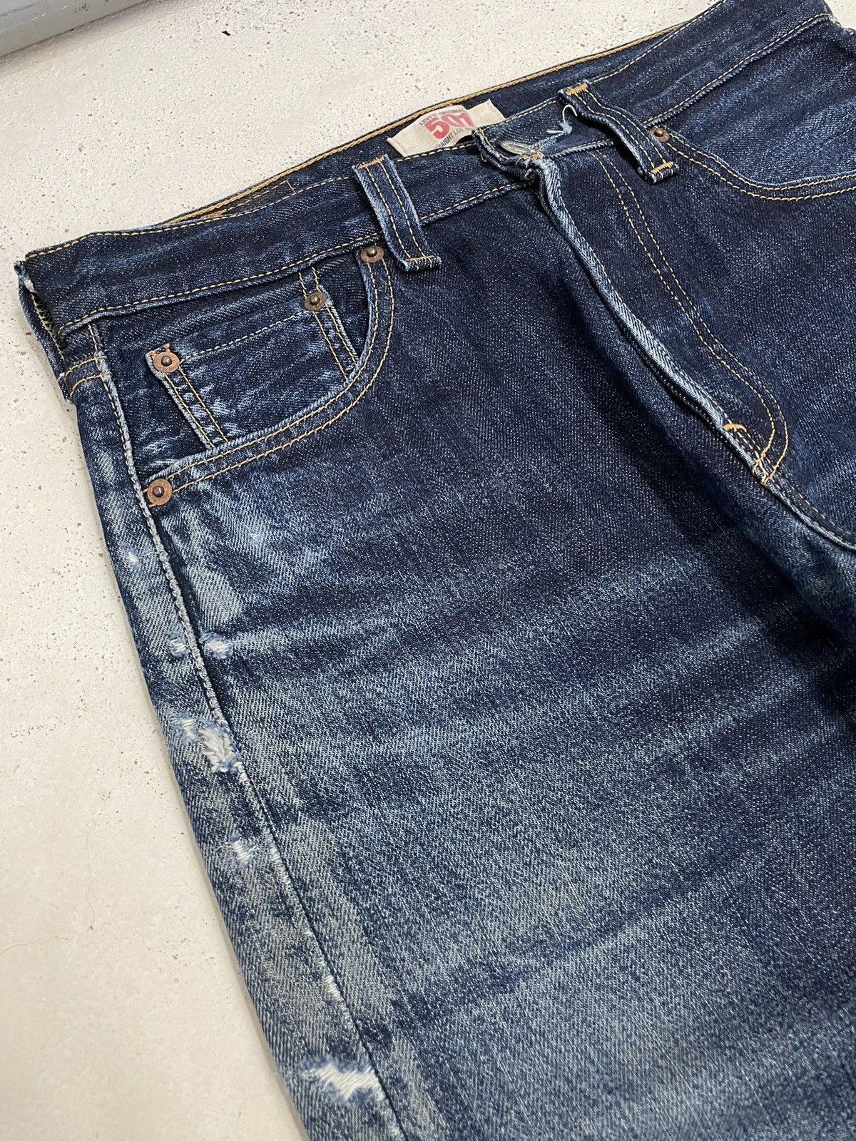 Levi's Levis 501 Straight Leg Buttonfly Dark Denim Distressed Size US 29 - 9 Thumbnail