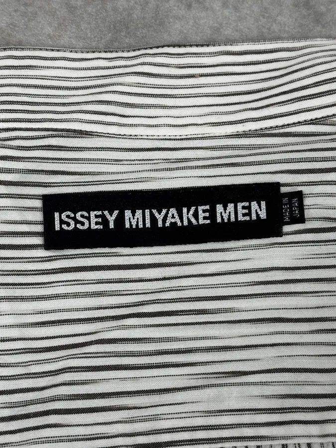 Issey Miyake Issey Miyake White Striped Officier Collar Shirt Size US L / EU 52-54 / 3 - 8 Thumbnail