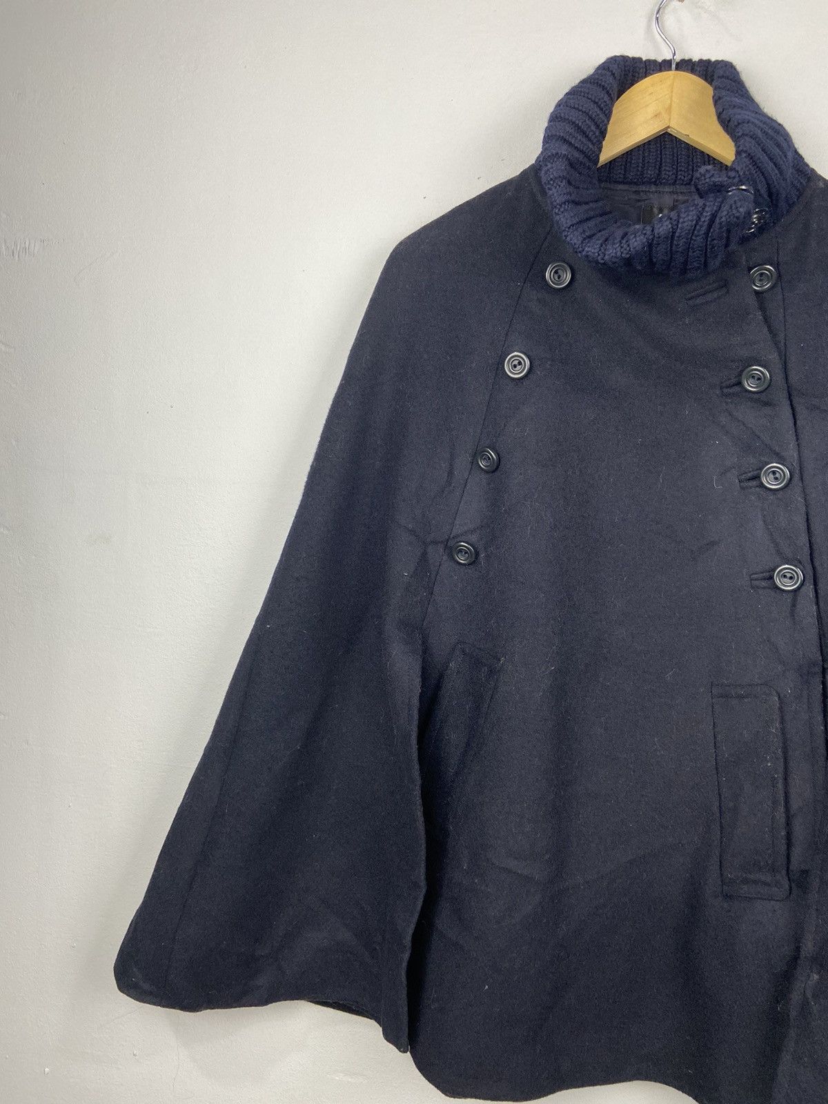 A.P.C. Navy Cape Size S / US 4 / IT 40 - 4 Thumbnail