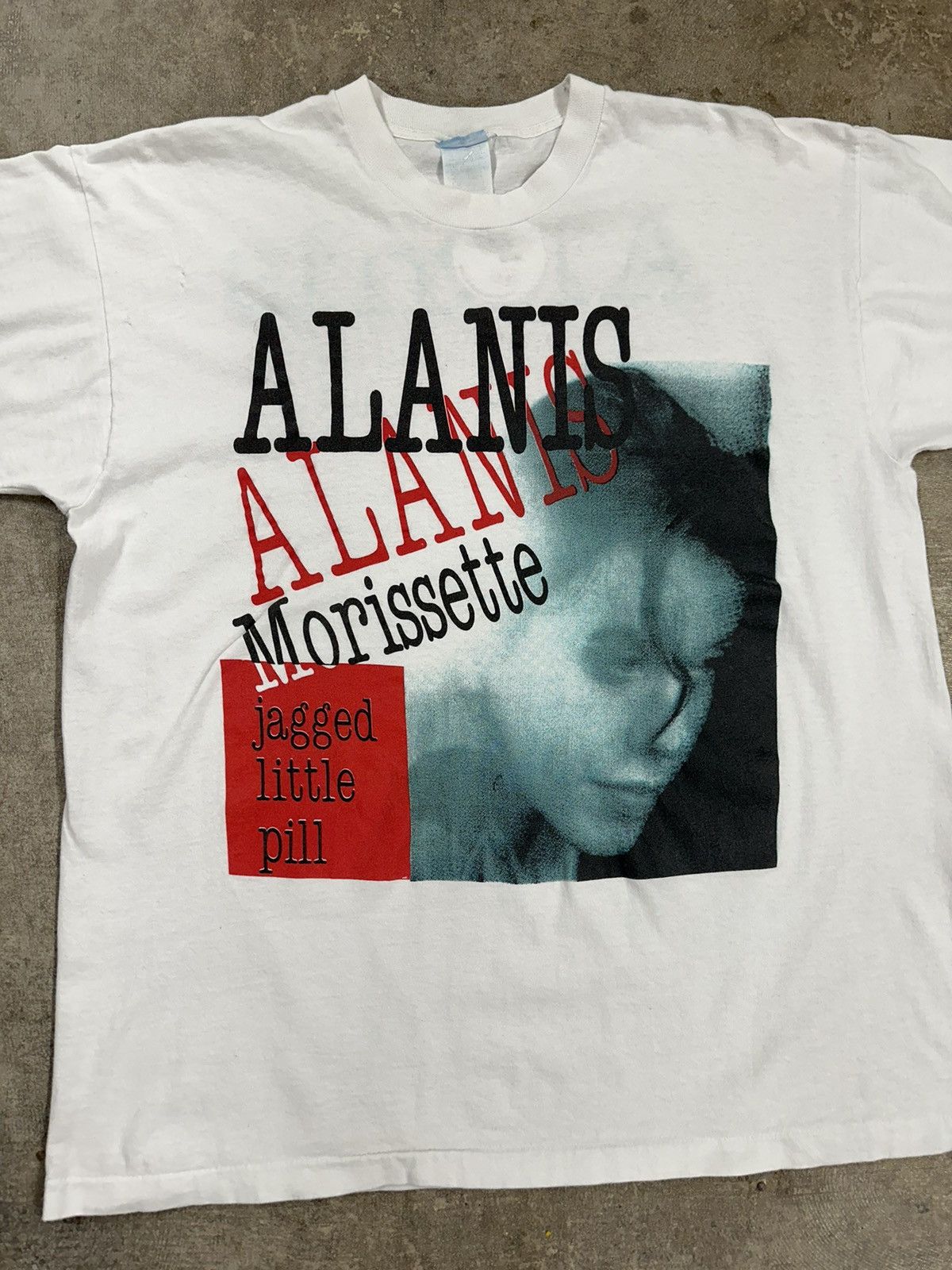 Vintage Vintage 90s Alanis Morissette Jagged Little Pill 96 T-Shirt Size US L / EU 52-54 / 3 - 3 Thumbnail