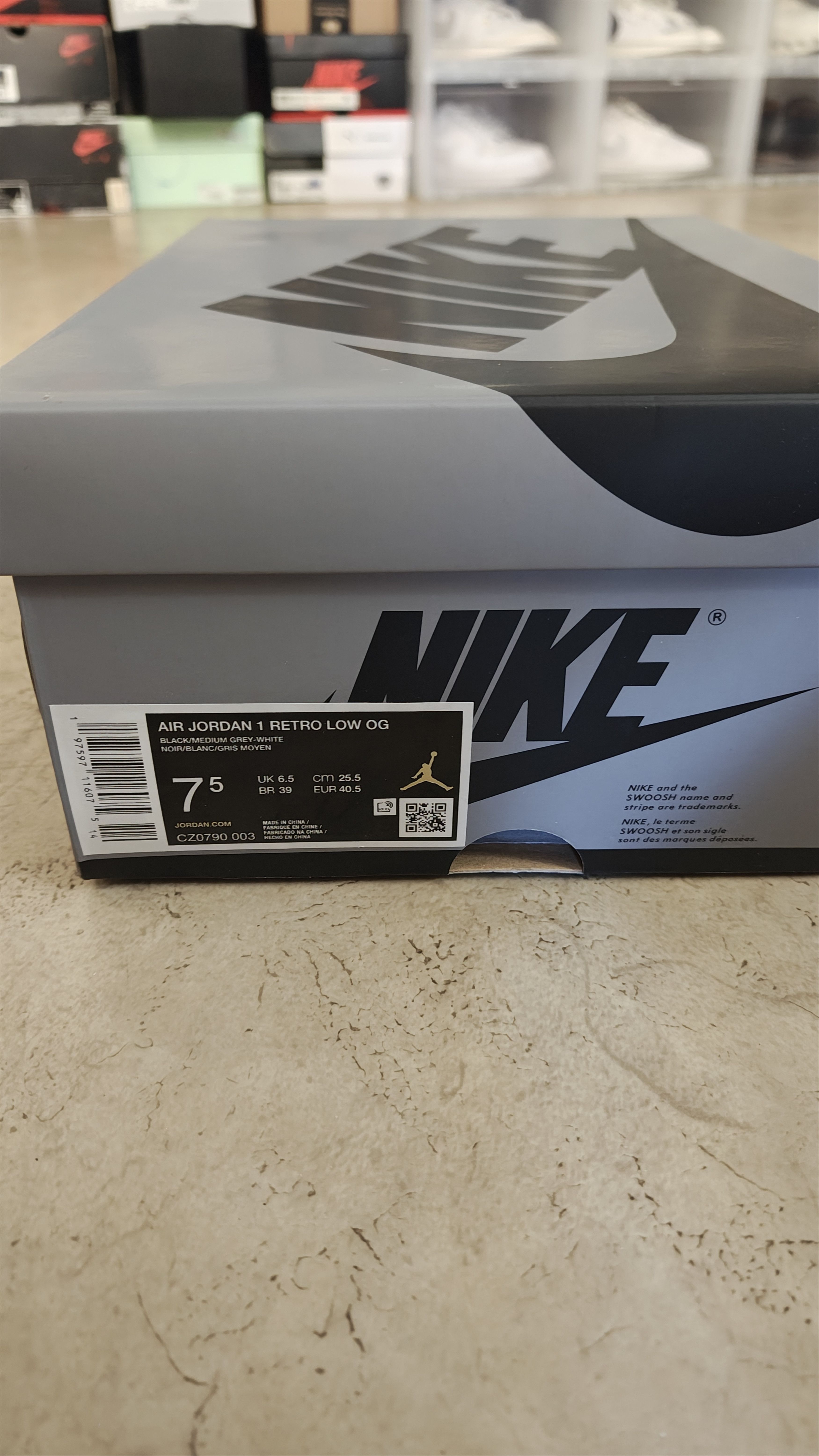 Jordan Brand Jordan 1 low OG Shadow 2024 Size US 7.5 / EU 40-41 - 7 Thumbnail