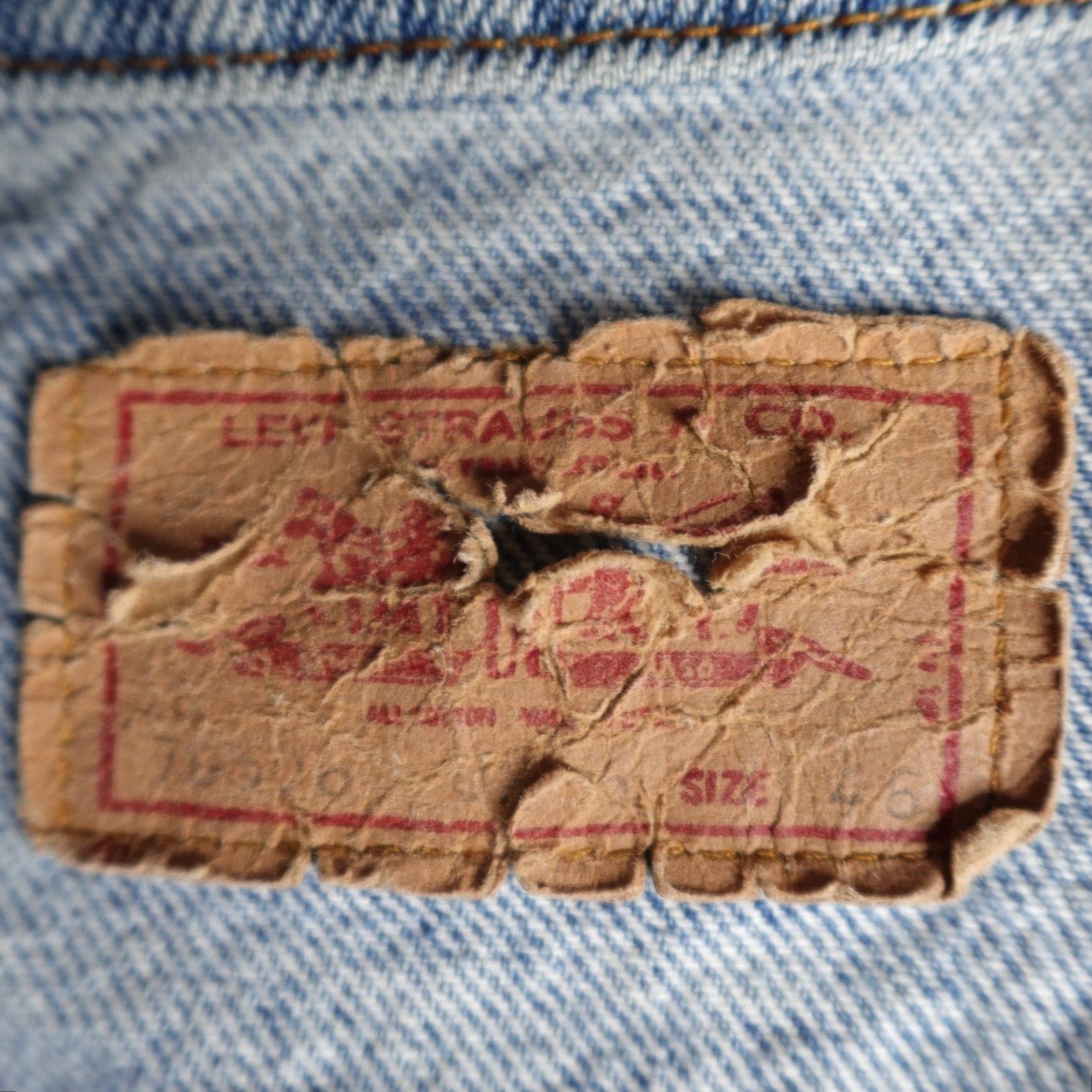 Levi's VINTAGE Levi's Jacket Large Blue Denim Trucker Distressed 70505 Trucker Mens L Blue Size US L / EU 52-54 / 3 - 2 Thumbnail