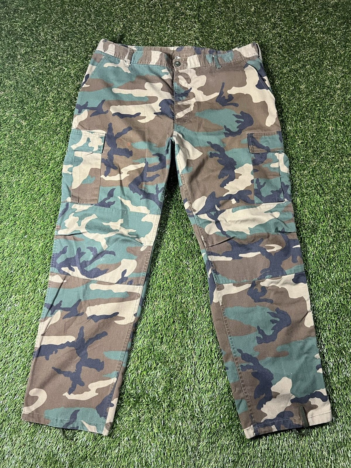 Vintage Vintage 90’s Military Grade Double Knee Baggy Camo Pants Size US 39 - 1 Thumbnail