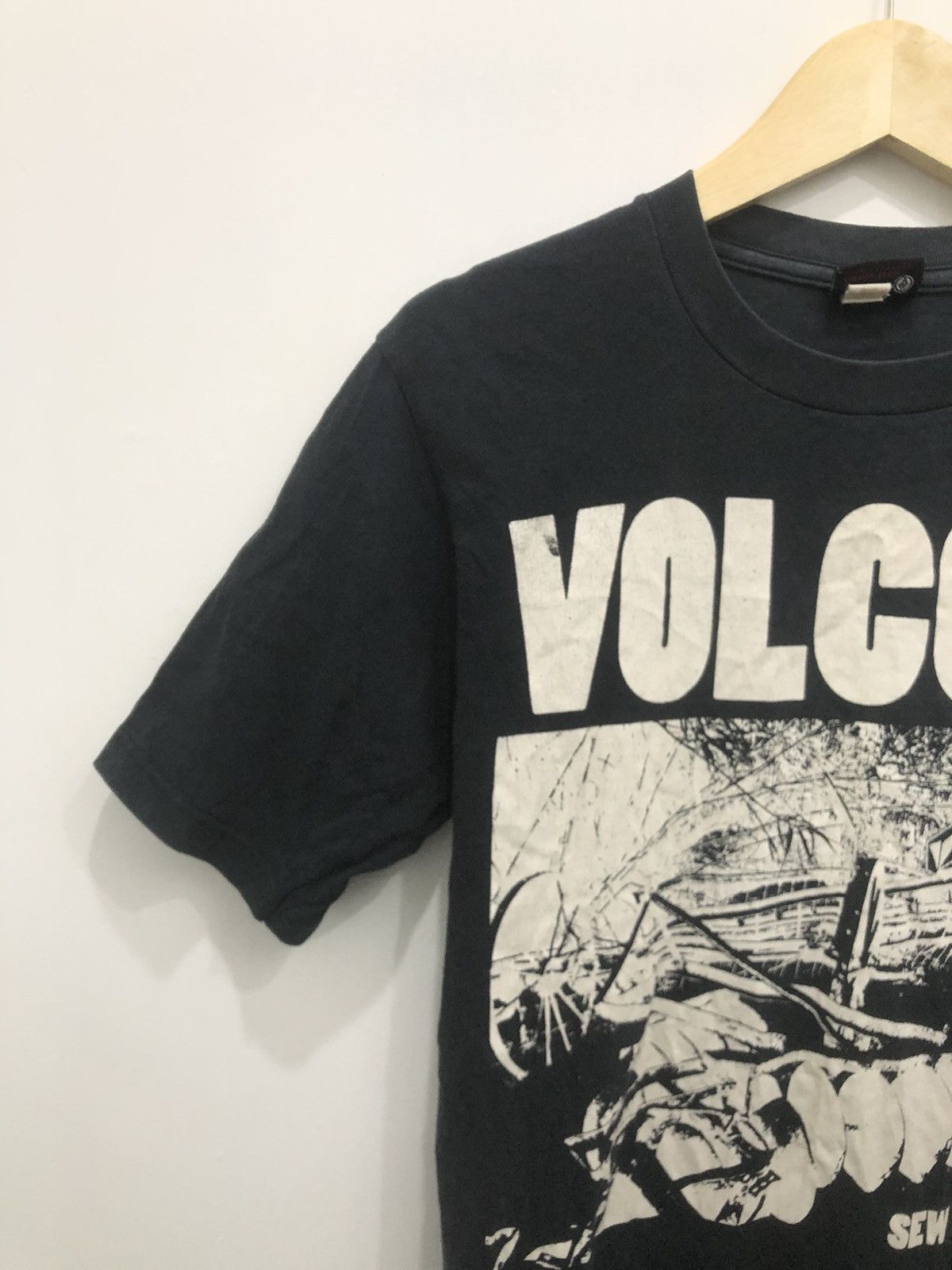 Vintage × Volcom Vintage 00s Volcom SkateBoarding Tshirt Tee Size US S / EU 44-46 / 1 - 3 Thumbnail