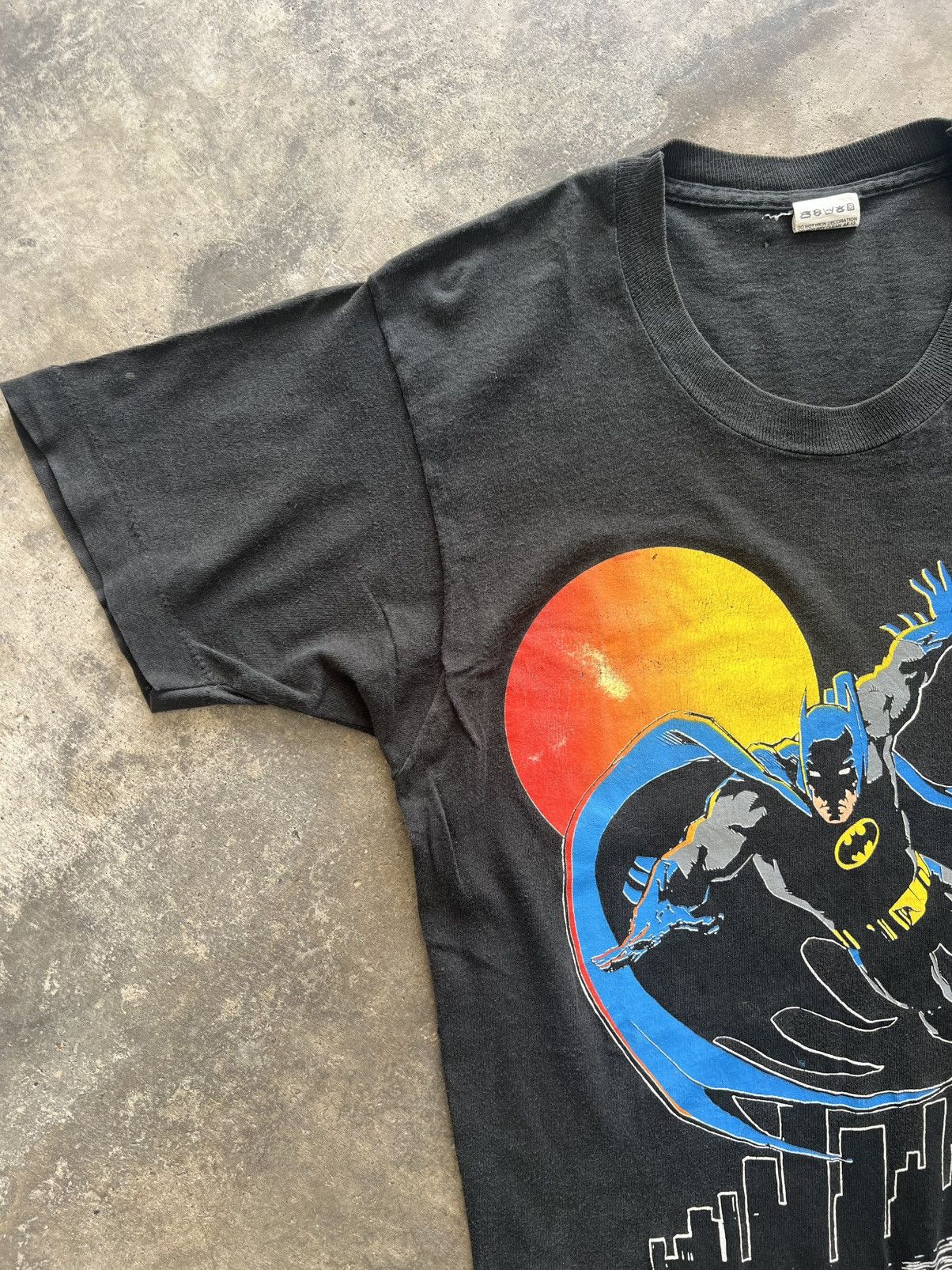 DC Comics Vintage Batman ©️1989 Tee by Sherry Mfg Size US L / EU 52-54 / 3 - 6 Thumbnail