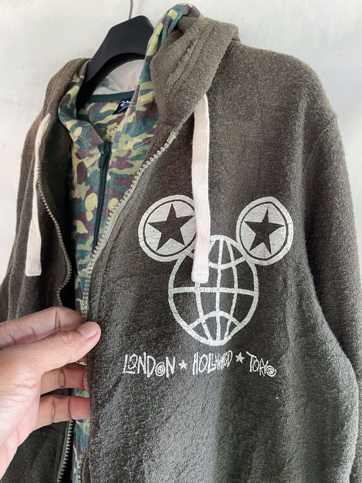 Disney DISNEY MICKEY LONDON HOLLYWOOD TOKYO DOUBLE LAYER ZIP HOODIE Size US M / EU 48-50 / 2 - 4 Thumbnail