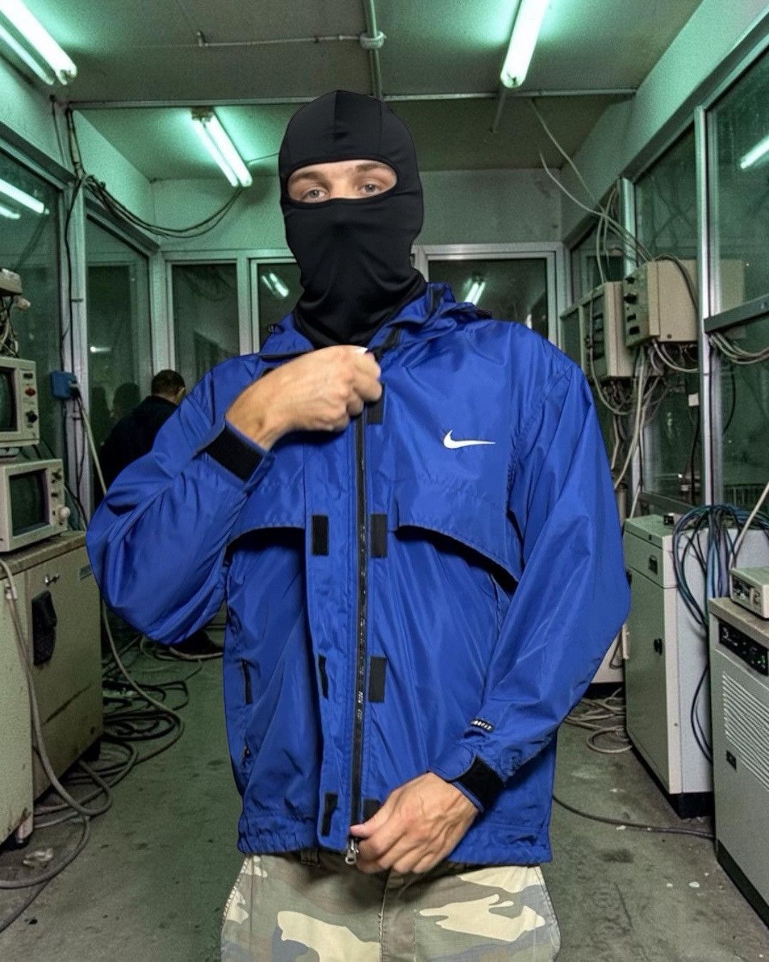 Nike Nike Vintage Packable Transformer Windbreaker Size US M / EU 48-50 / 2 - 3 Thumbnail