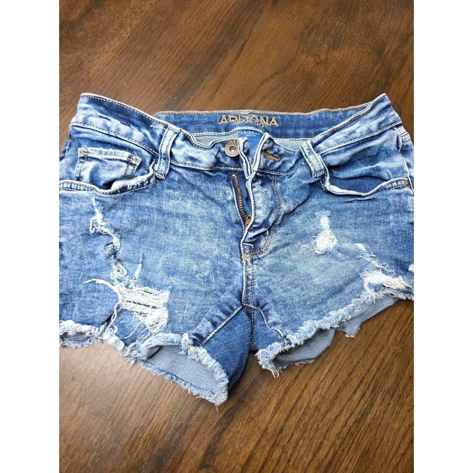 Arizona Jean Co. Arizona distressed jean shorts. soft & stretchy size 1 Size 25" / US 0 / IT 36 - 3 Thumbnail
