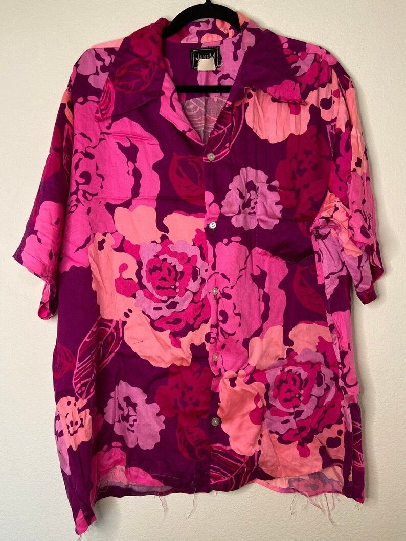 image of Hawaiian Shirt x Made In Hawaii Vintage Jane M Honolulu Hot Pink Hawaiian Floral Print Shirt (Size 