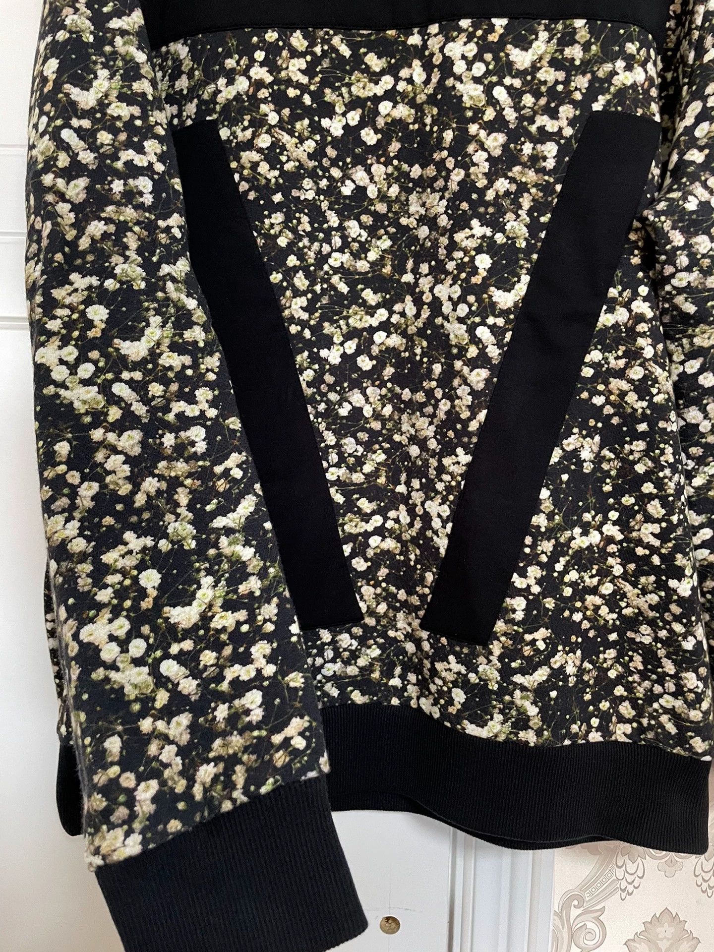Givenchy Givenchy Black Stripe Galaxy Sweatshirt OS XS 3W Size US XS / EU 42 / 0 - 4 Thumbnail