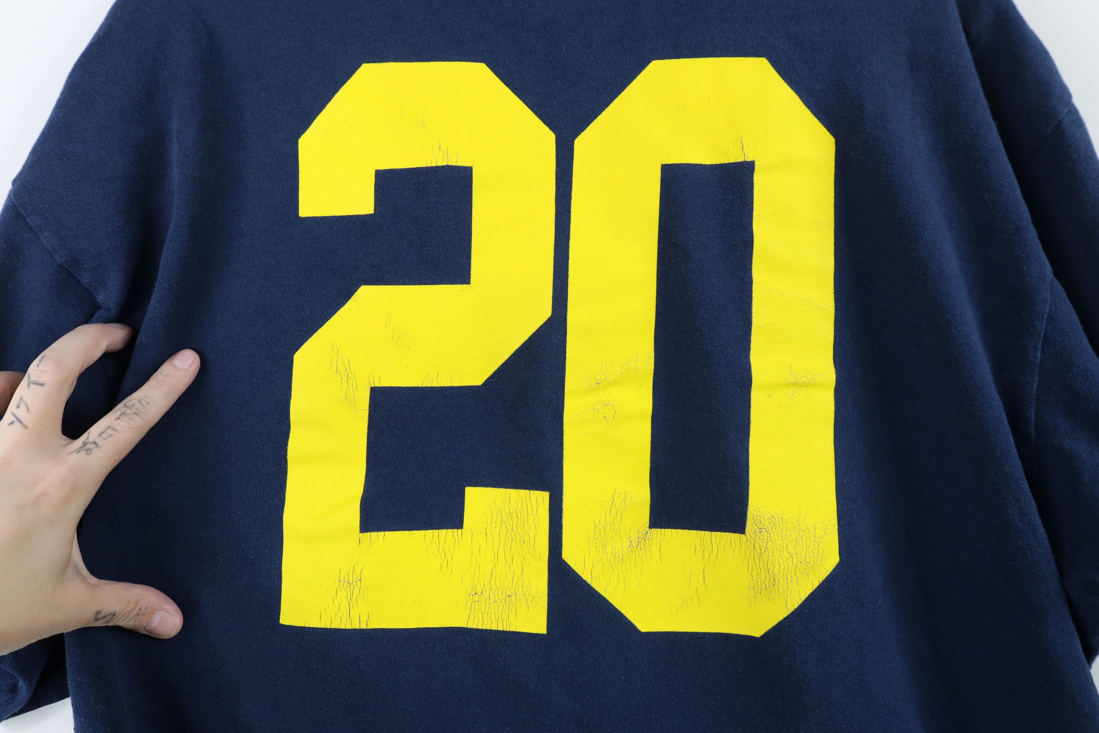 Nike Vintage Nike Swoosh University Michigan Football T-Shirt Size US L / EU 52-54 / 3 - 12 Thumbnail