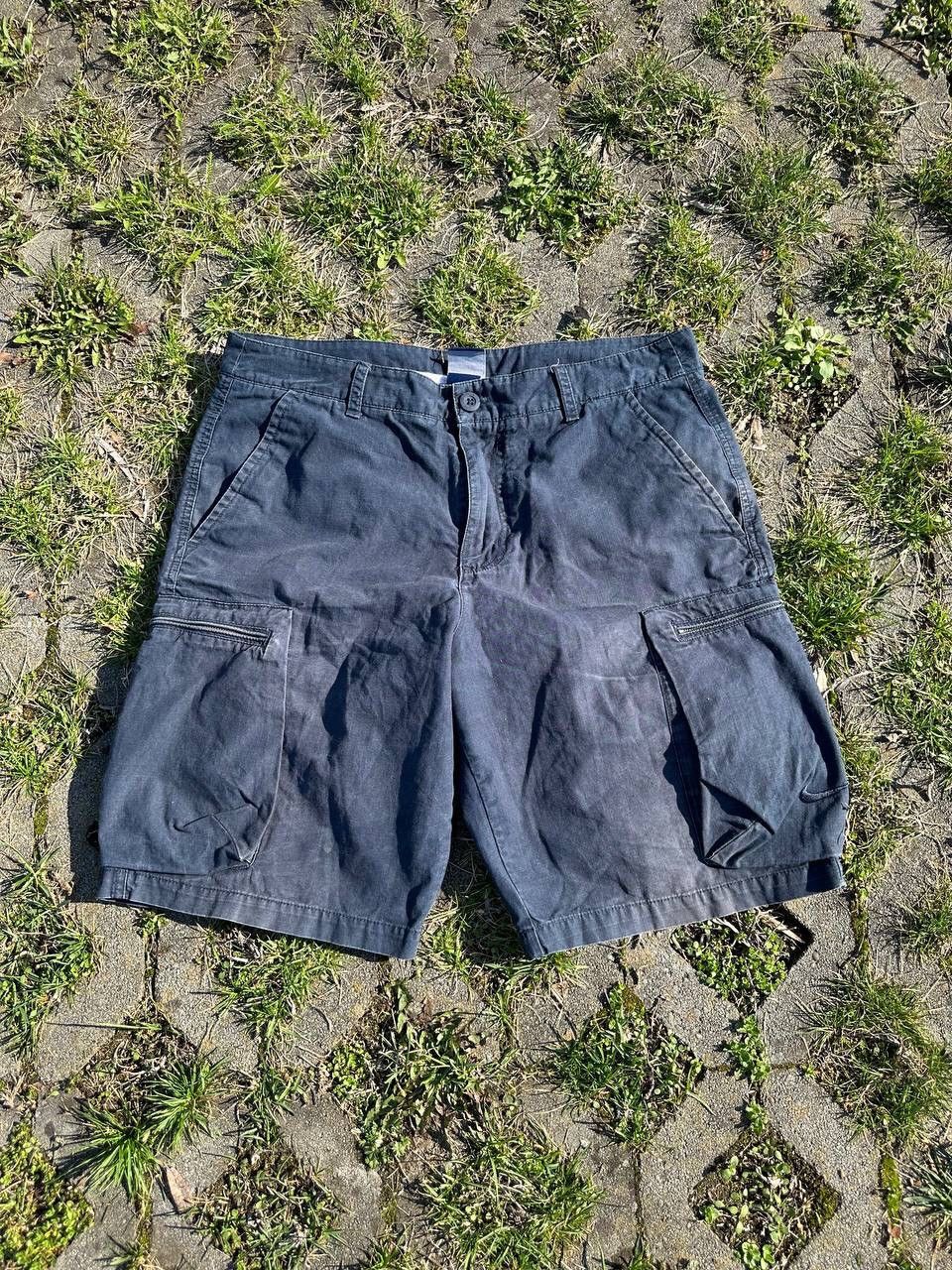 Nike × Vintage Vintage Nike Cargo Faded Y2K Shorts Size US 34 / EU 50 - 1 Thumbnail
