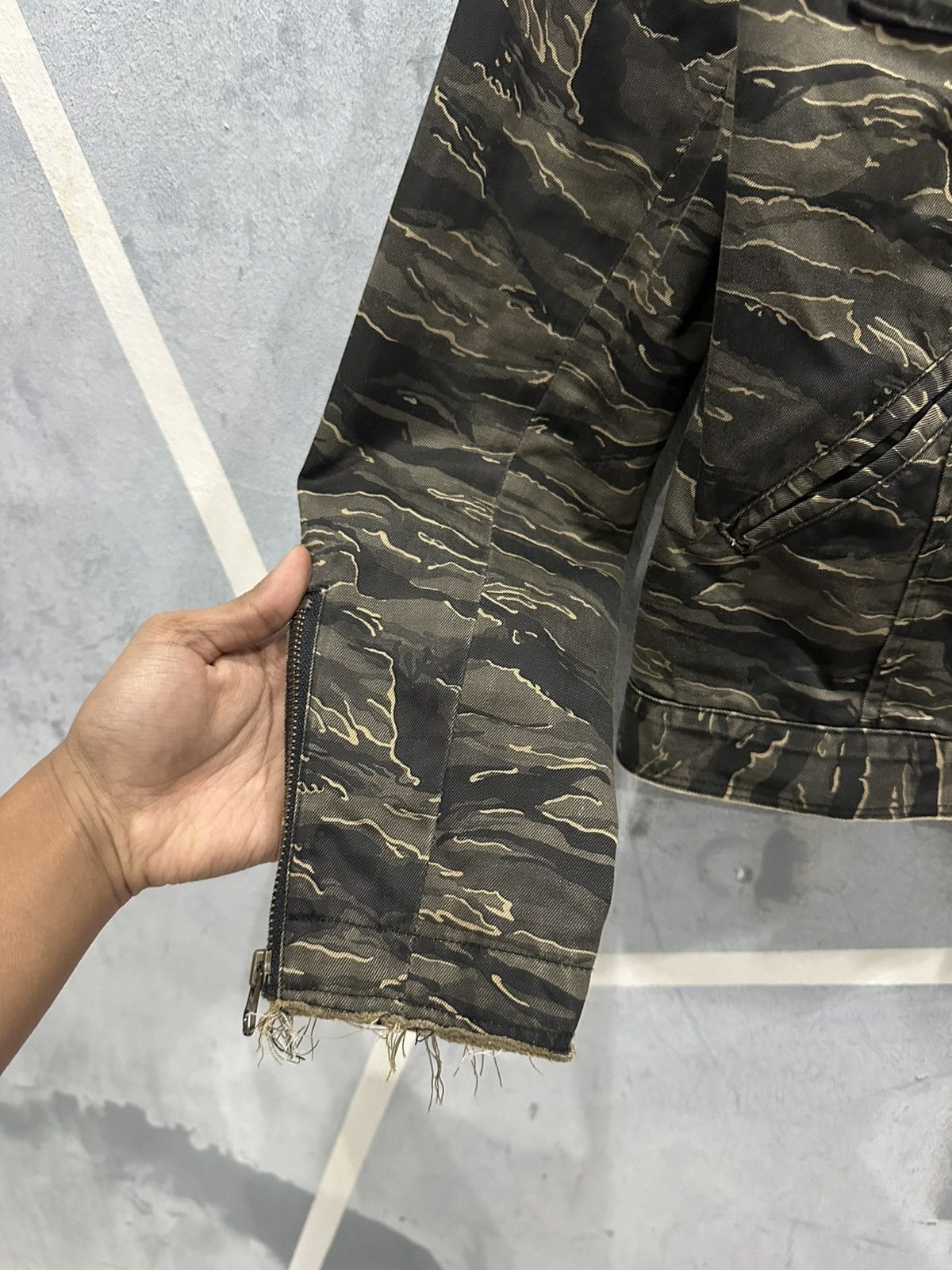 Vintage Military Tiger Stripe Camo Jacket Size US S / EU 44-46 / 1 - 11 Thumbnail