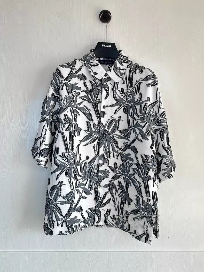 Louis Vuitton Louis Vuitton Yarn seagrass print short sleeve shirt Size US XS / EU 42 / 0 - 1 Thumbnail