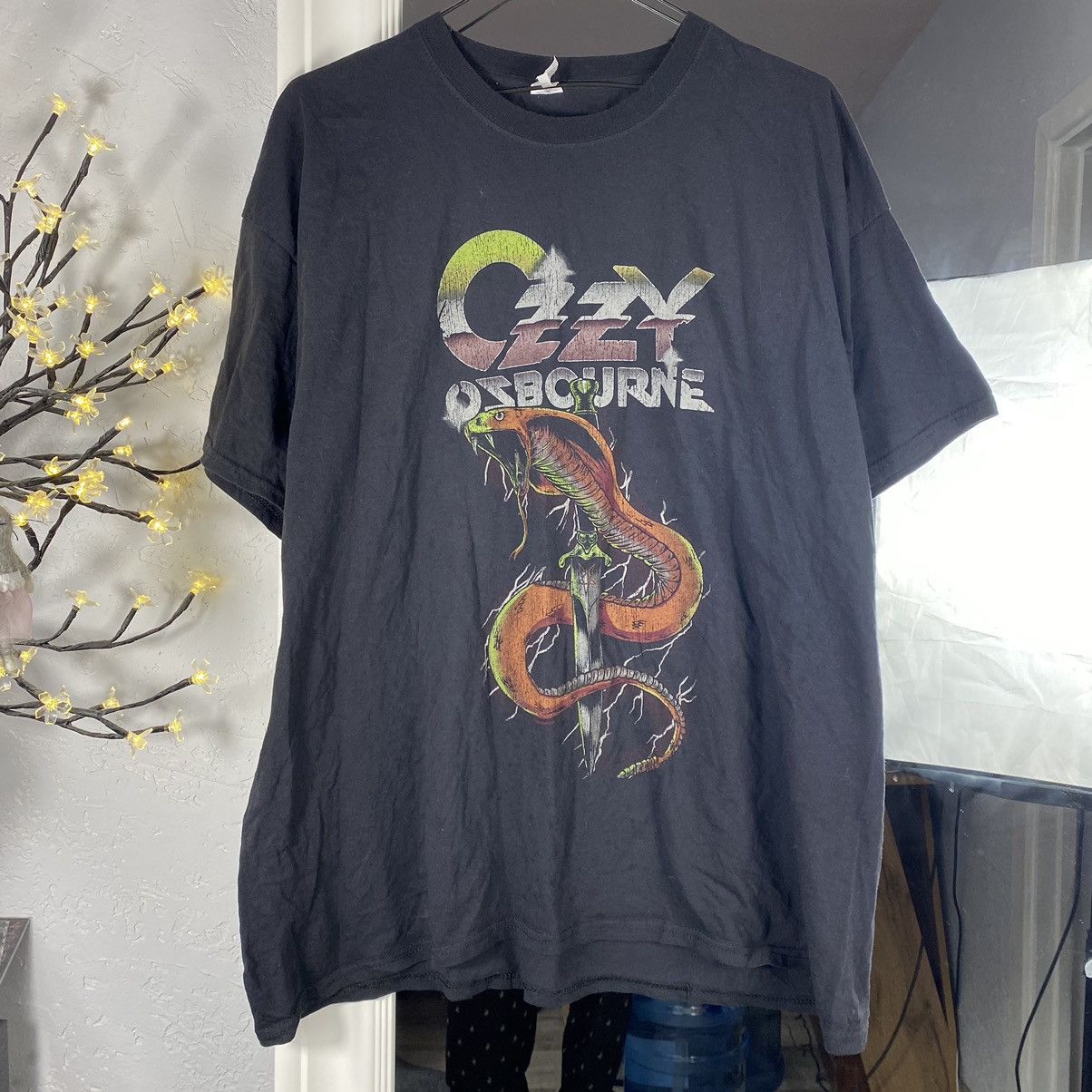 Band Tees OZZY OSBOURNE Y2K SNAKE WITH KNIFE PRINT T SHIRT Size US XXL / EU 58 / 5 - 1 Thumbnail