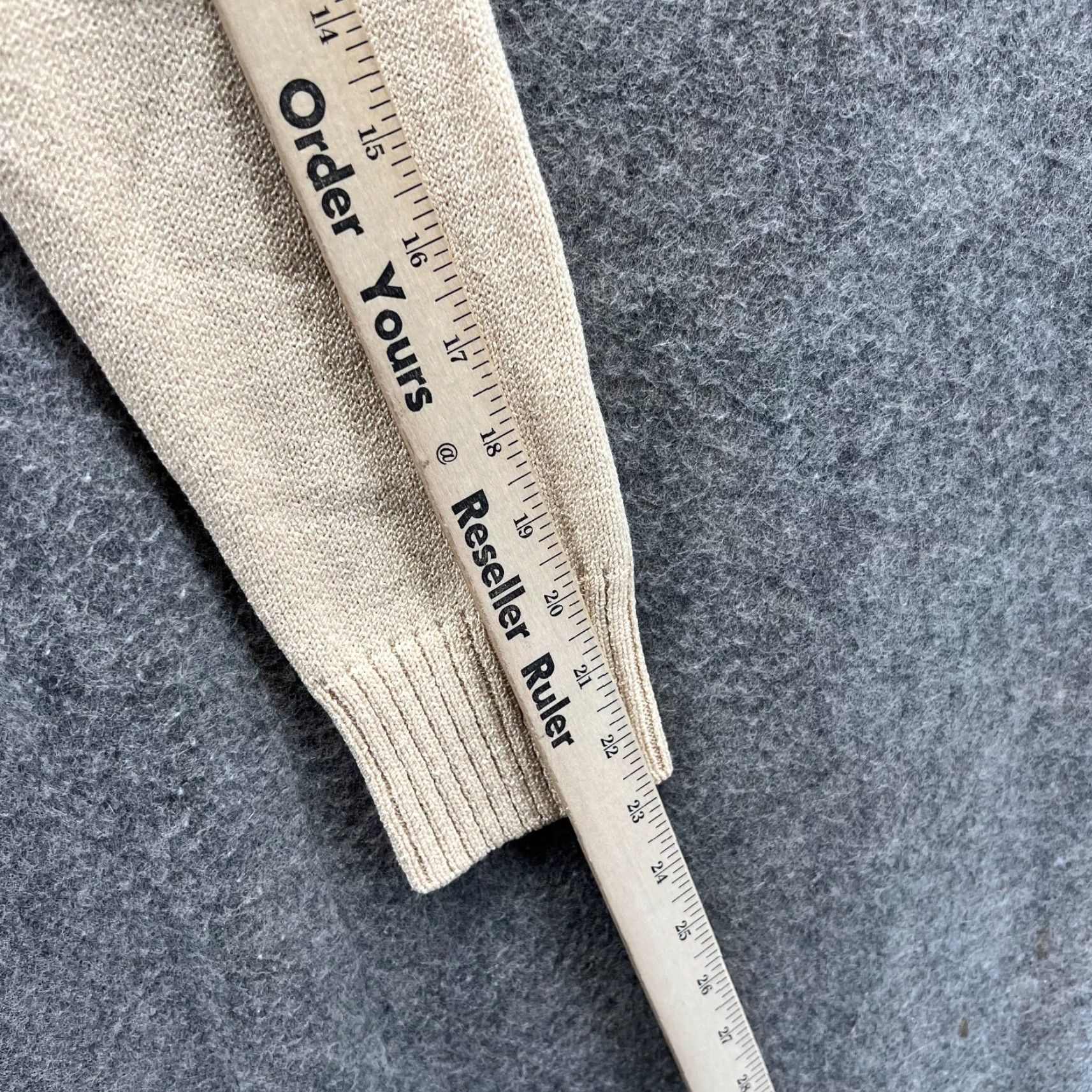 St. John VINTAGE St John Sport Sweater Women Small Beige Fleece Wool Rayon Tan Long Sleeve USA Size S / US 4 / IT 40 - 5 Thumbnail
