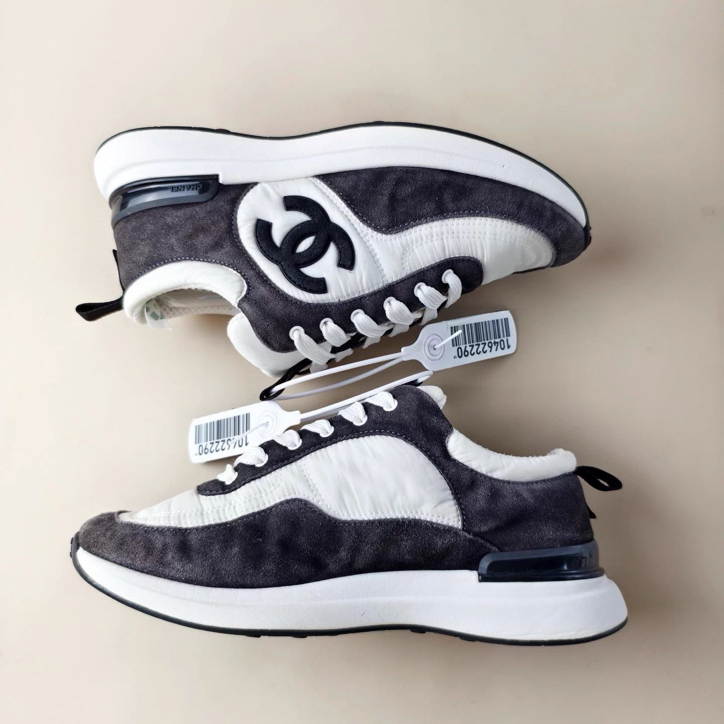 Chanel CHANEL Black & White Panda CC Sneakers EUR 37.5 Size US 7.5 / IT 37.5 - 4 Thumbnail