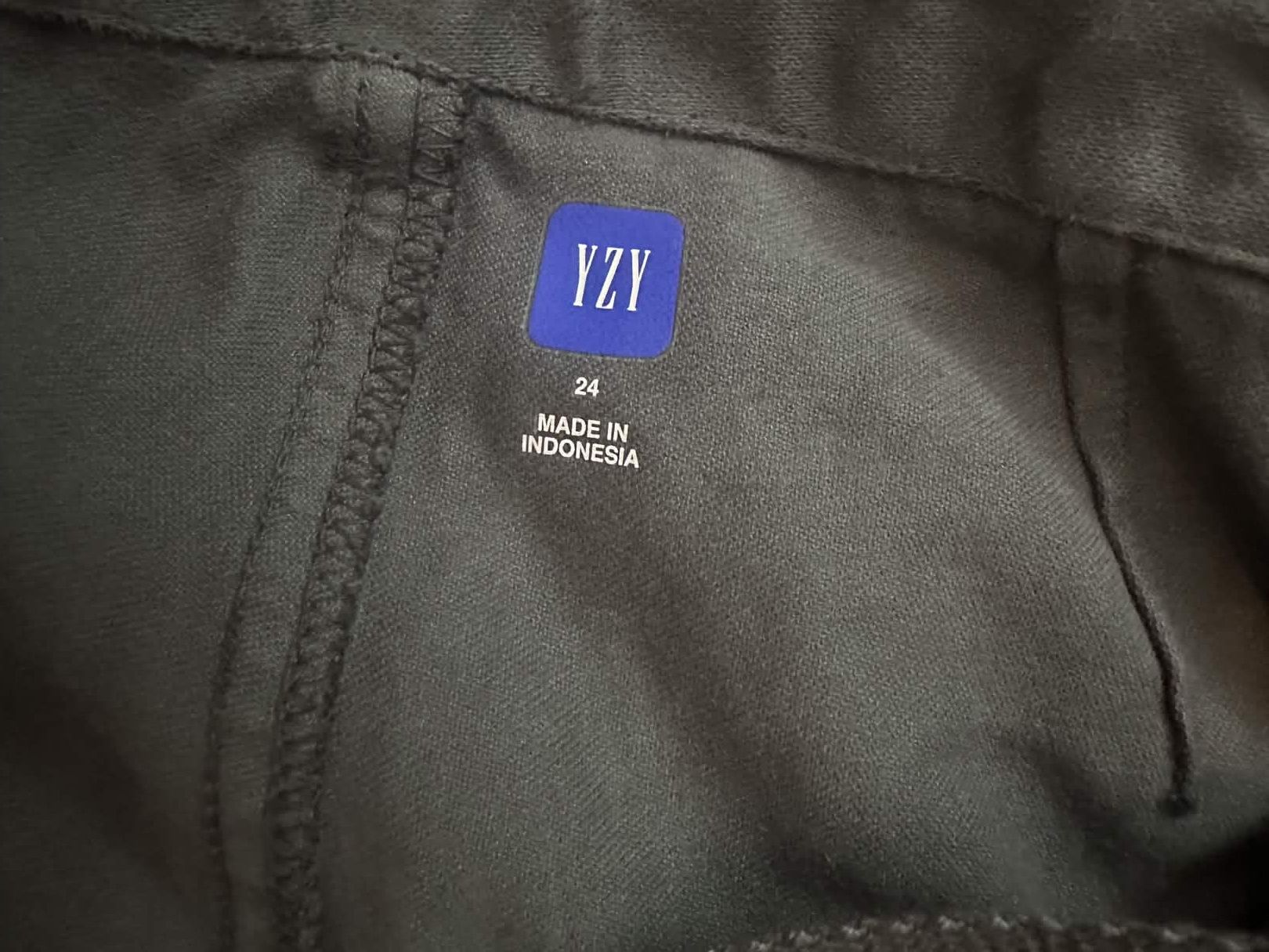 Balenciaga × Gap × Yeezy SATEEN CARGO PANTS DARK GREEN Size US 26 / EU 42 - 3 Thumbnail