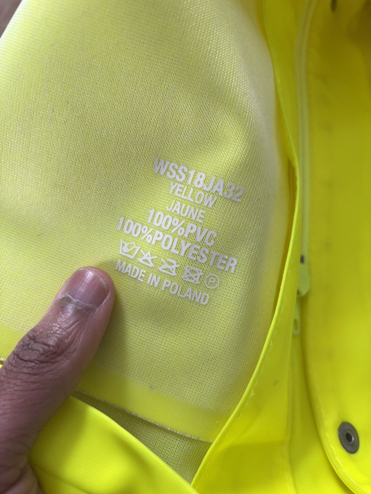 Vetements Vetements SS18 Logo Raincoat Size US M / EU 48-50 / 2 - 12 Thumbnail