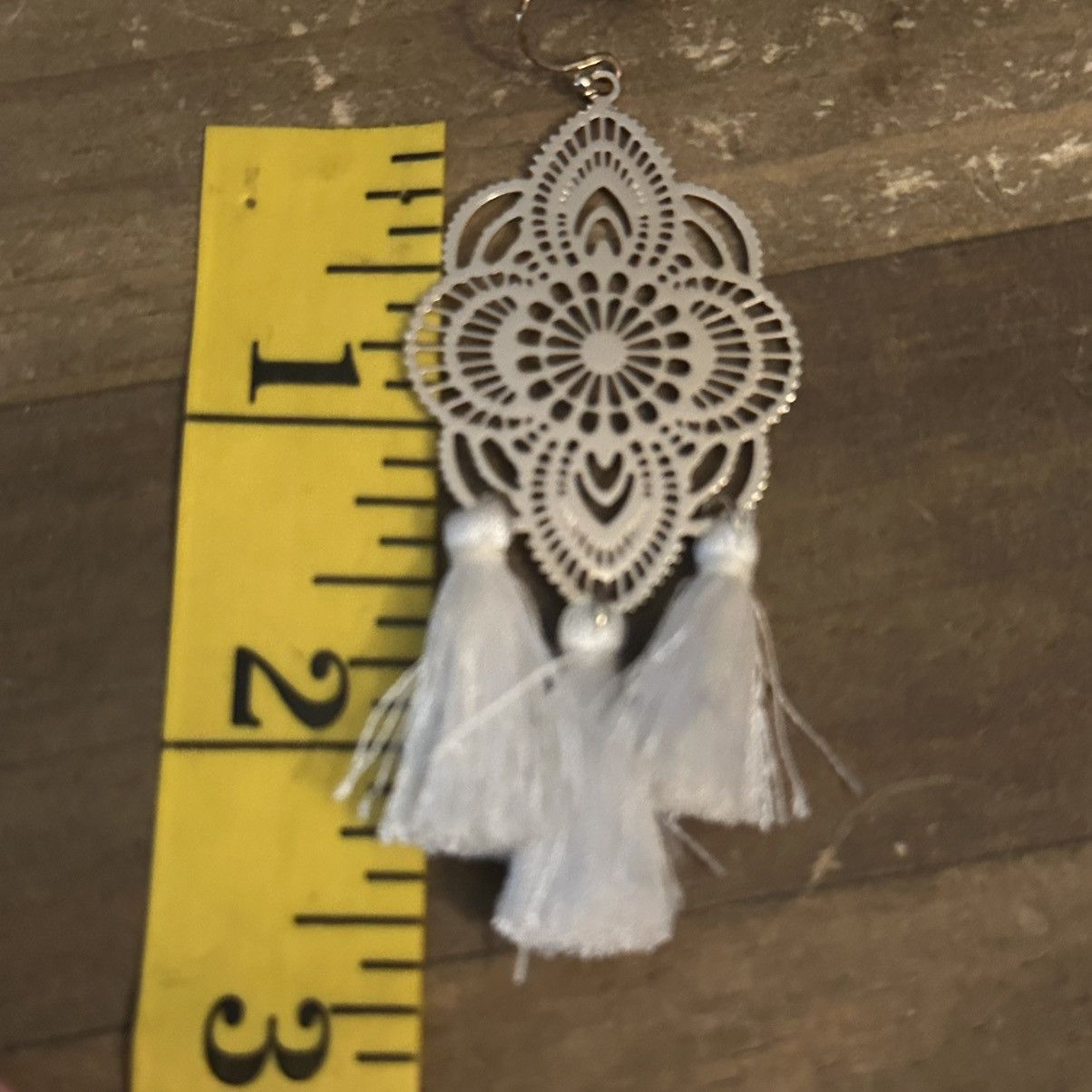 Other Gold tone filigree white tassels dangle earrings Size ONE SIZE - 3 Thumbnail