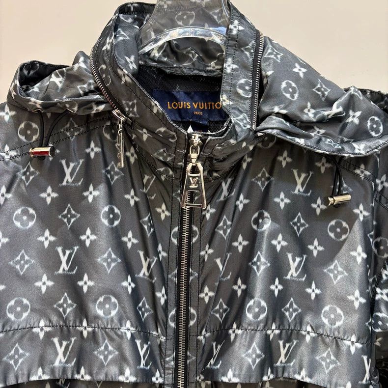 Louis Vuitton Louis Vuitton Black and grey logo full print hooded zipper Size XS / US 0-2 / IT 36-38 - 3 Thumbnail