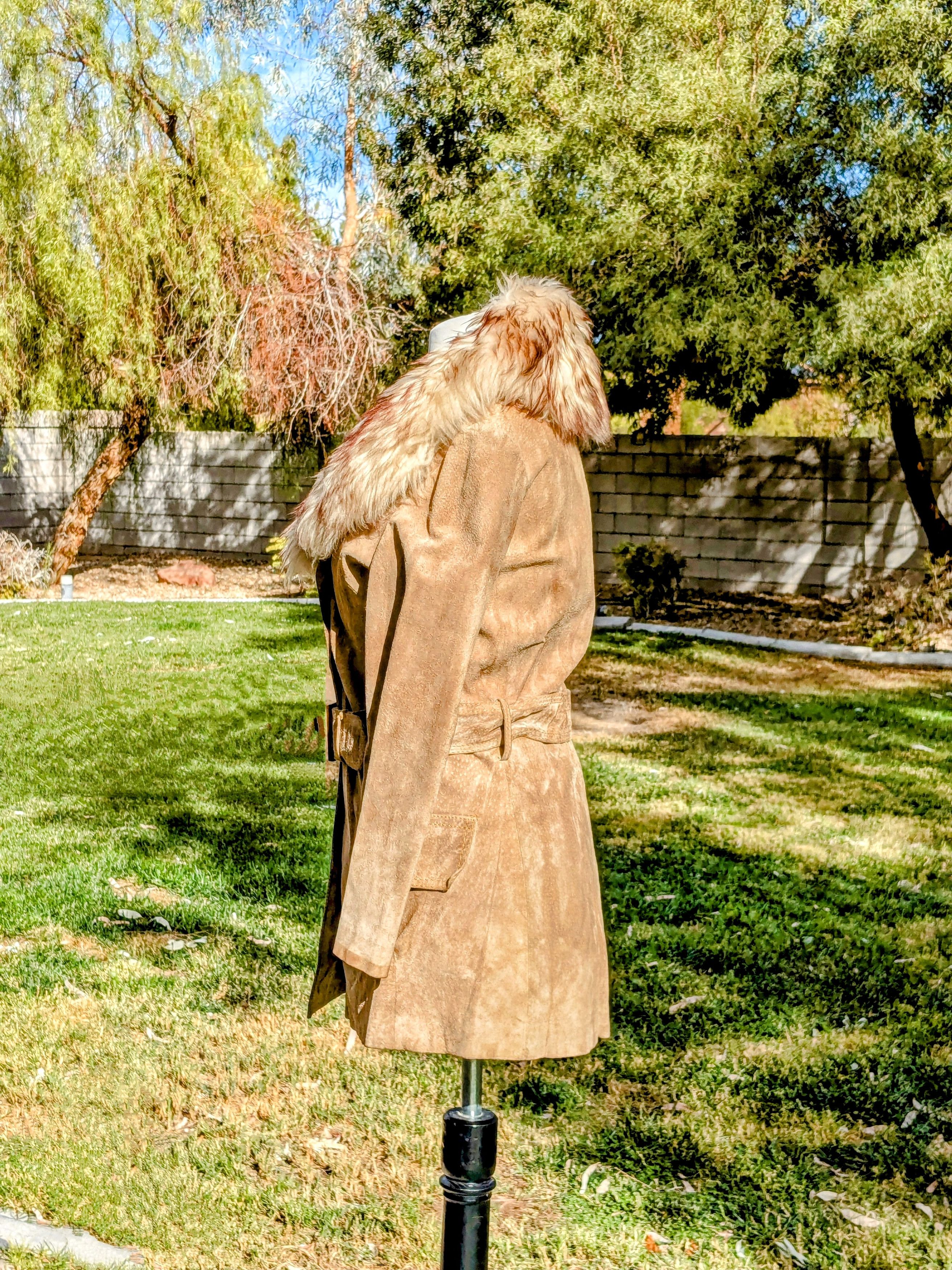 Vintage Vintage 1970s Petite Suede Fur Collar Button Trench Coat Size M / US 6-8 / IT 42-44 - 4 Thumbnail
