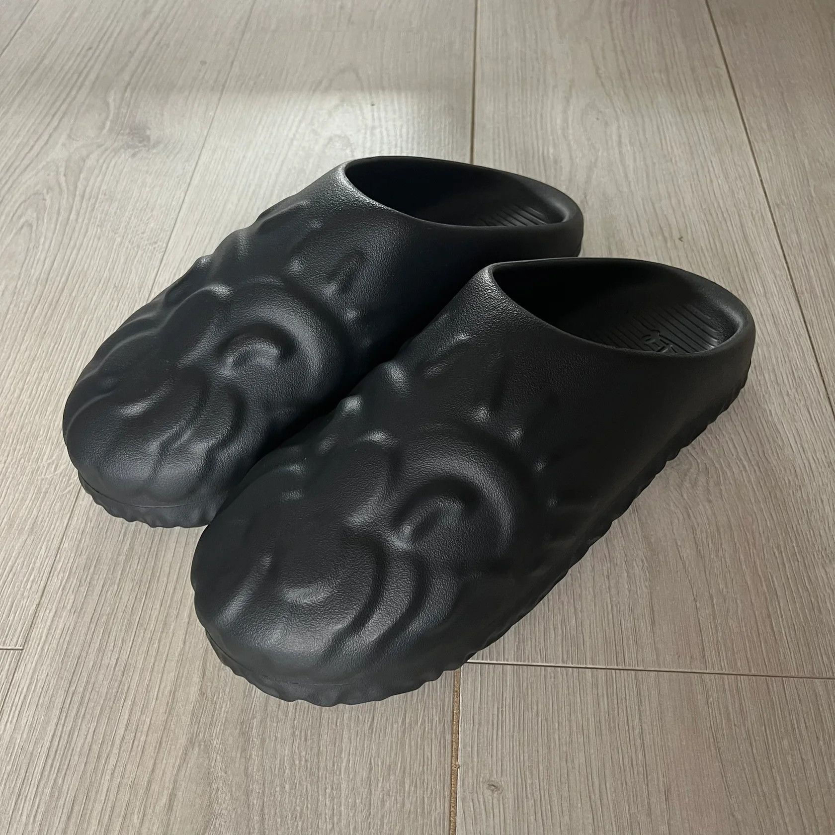 Other UK Slawn Shapes Black Chompaz Sliders Small Size US 9 / EU 42 - 1 Thumbnail