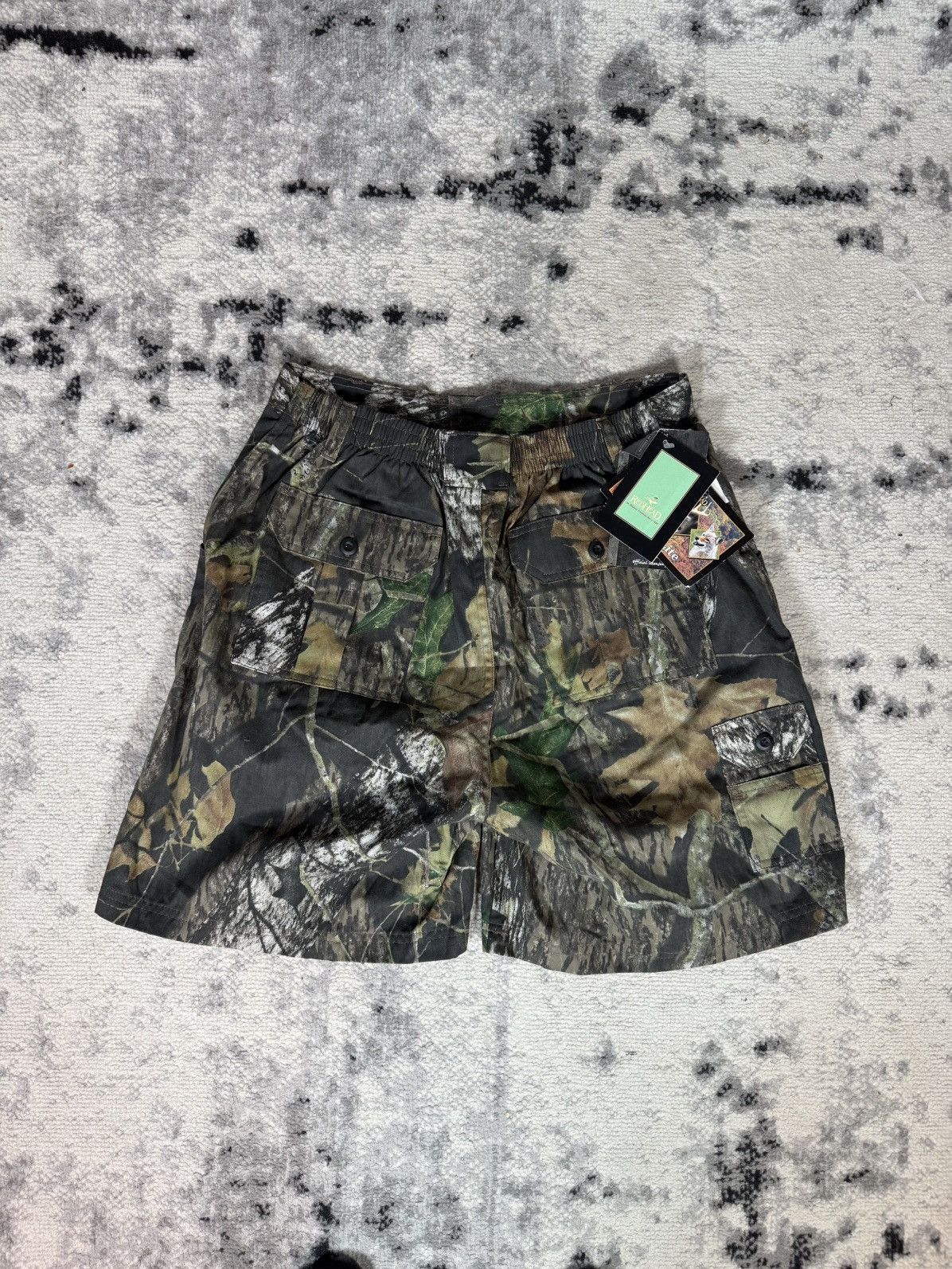 Redhead Y2K BNWT Red Head Camo Forest Print Cargo Shorts Size US 34 / EU 50 - 2 Thumbnail