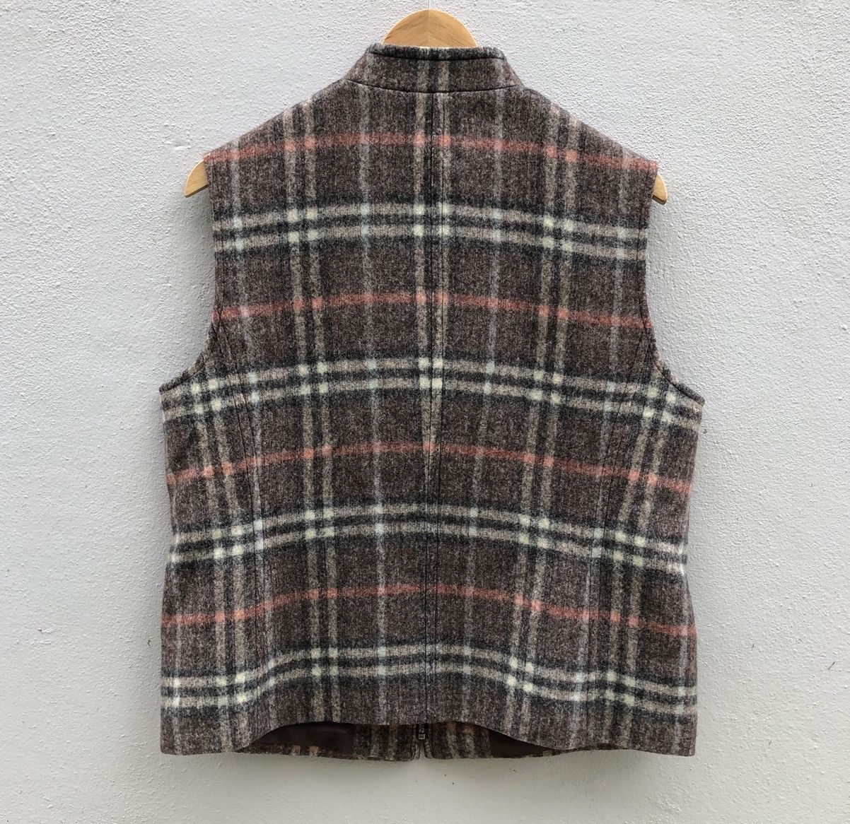 Burberry Burberry London Checked Novacheck Vest Wool Jacket Size M / US 6-8 / IT 42-44 - 2 Thumbnail