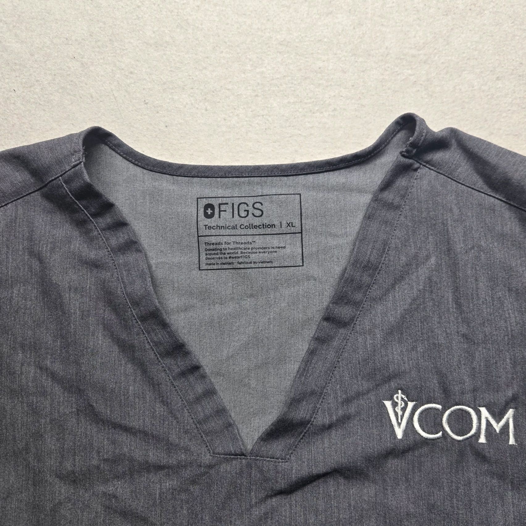 Vintage VCom Edward Via College of Osteopathic Medicine Scrub Top Shirt Gray FIGS XL Women Size US XL / EU 56 / 4 - 2 Thumbnail