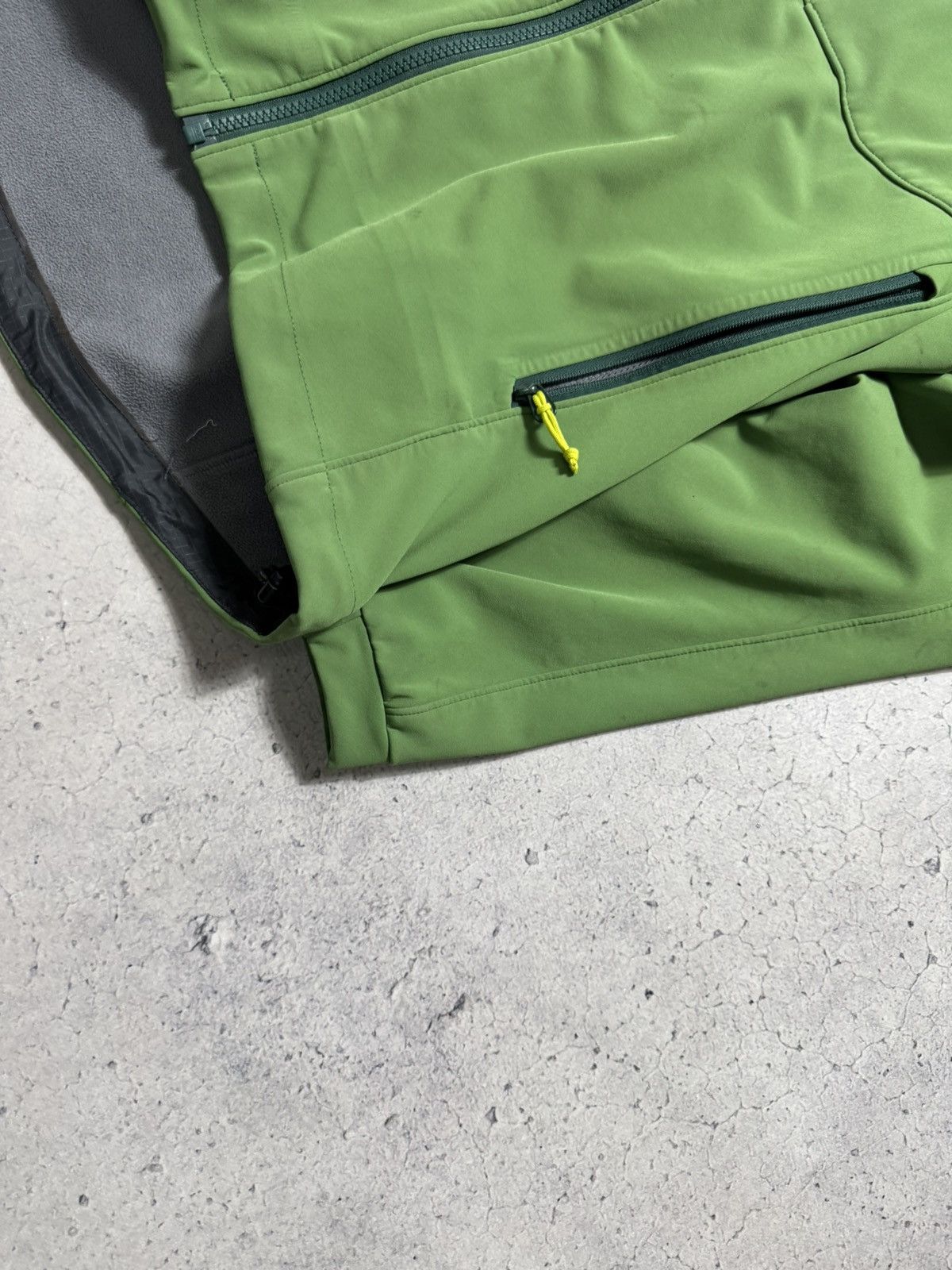 Arc'teryx Arc’teryx Men’s Soft-Shell Outdoor Jacket Size M Vintage Size US M / EU 48-50 / 2 - 4 Thumbnail