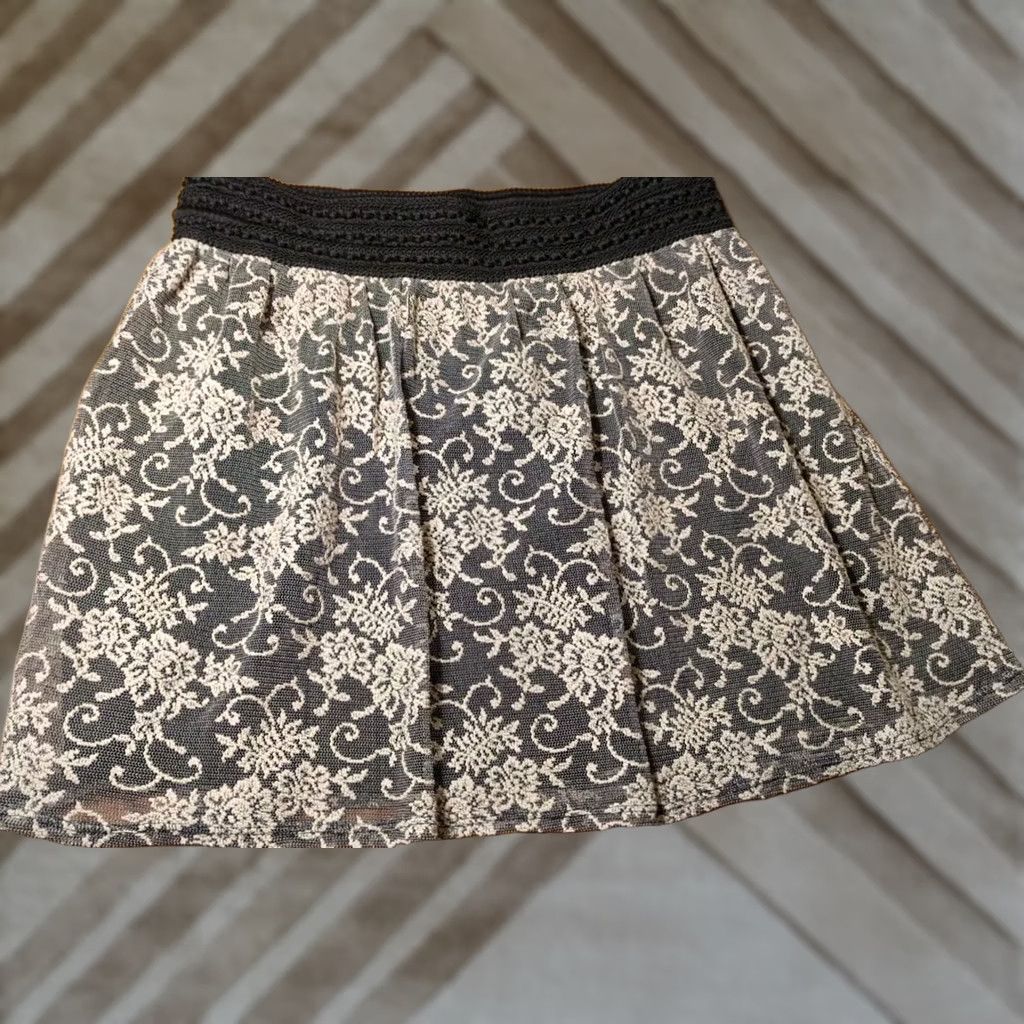 Vintage Joe B Circle Skirt Women's Skirt L Knee Length Black Polyester Stretch Floral Size 36" / US 14 / IT 50 - 1 Thumbnail