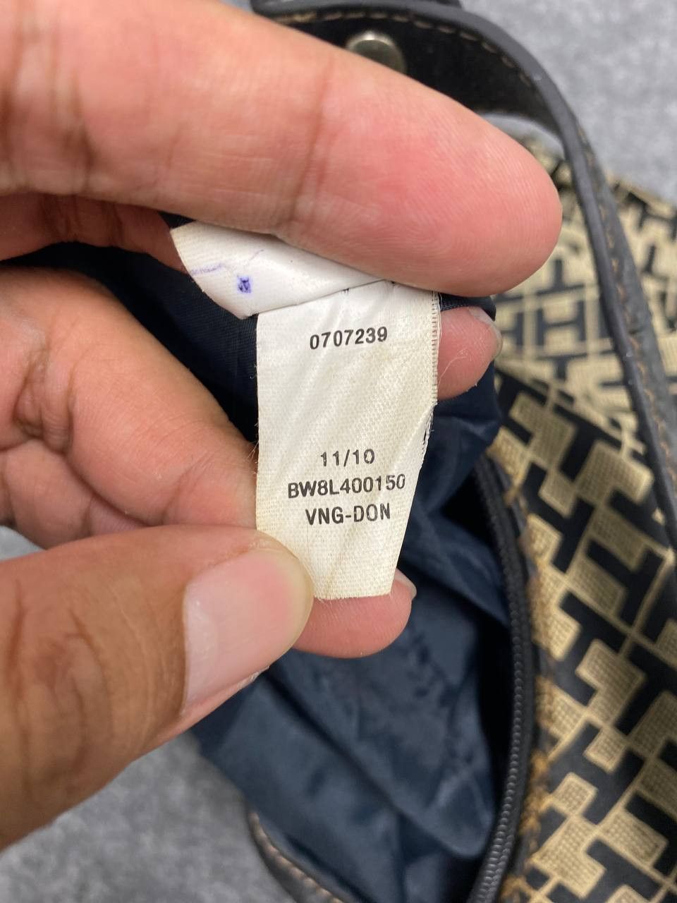 Tommy Hilfiger tommy hilfiger hand bag monogram nice design Size ONE SIZE - 8 Thumbnail