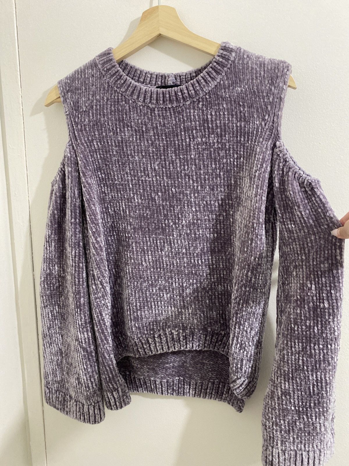 Express EXPRESS COLD SHOULDER SWEATER💜 Size XS / US 0-2 / IT 36-38 - 4 Thumbnail