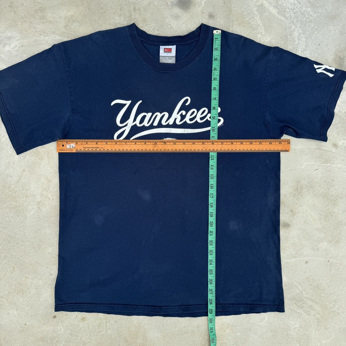 Nike Vintage Y2K Nike New York Yankees Tshirt Size US L / EU 52-54 / 3 - 9 Thumbnail