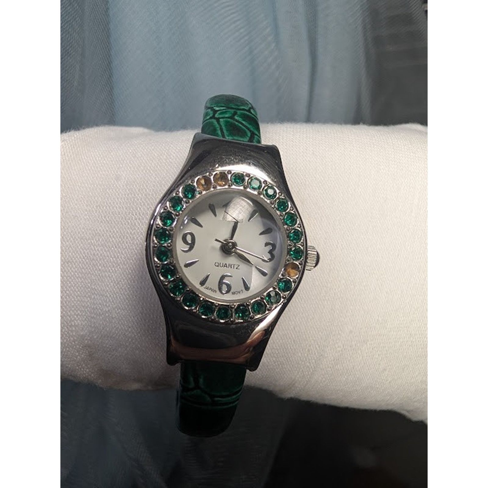& Other Stories Ladies Watch Green Vinyl Bangel Quartz Japanese-Keeps Time Size ONE SIZE - 2 Thumbnail