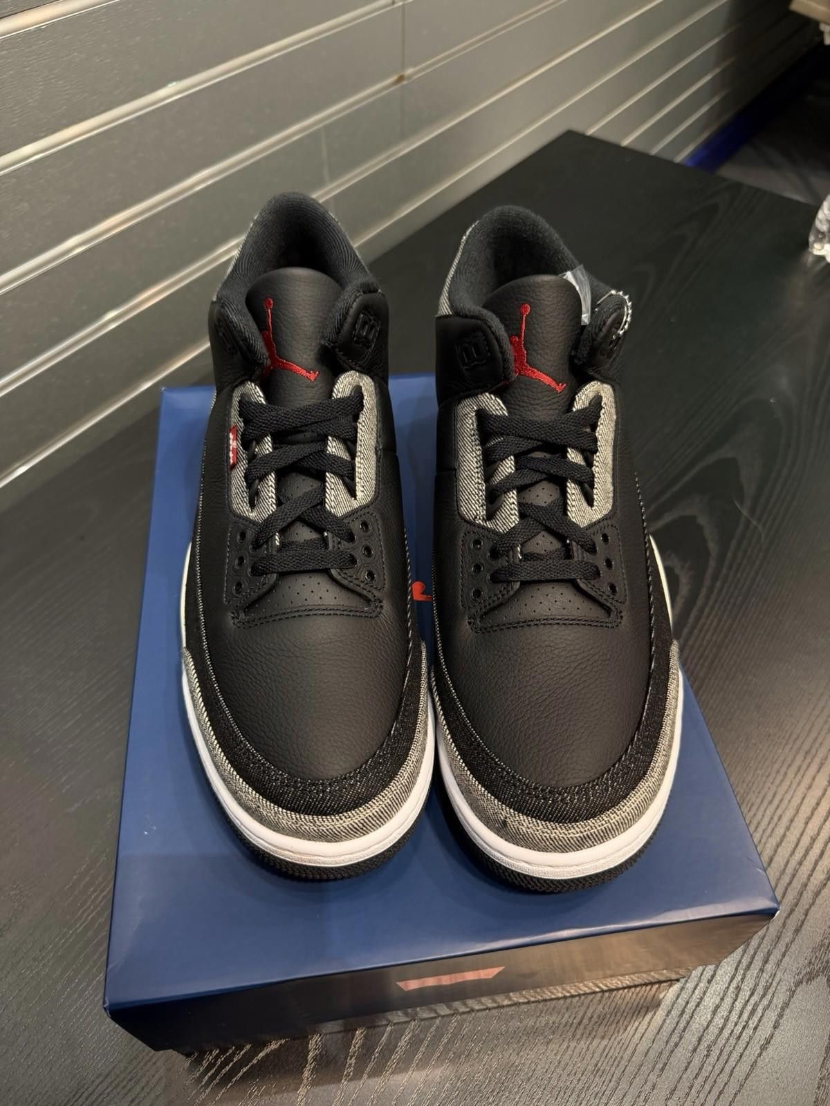 Jordan Brand Nike Air Jordan 3 Retro Levi’s Black IR0914-400 Men’s (12) Size US 12 / EU 45 - 6 Thumbnail