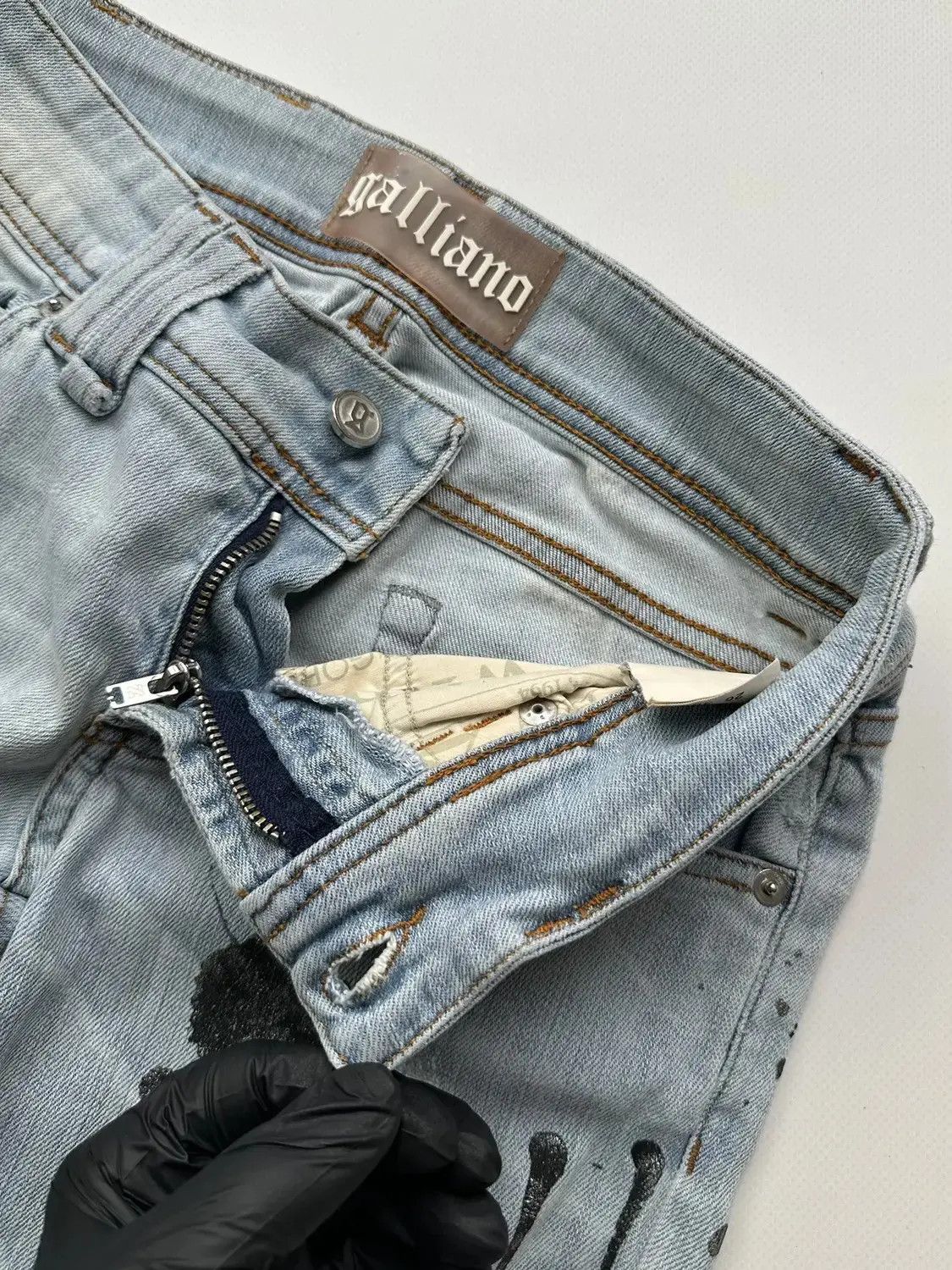 John Galliano Galliano Printed Faded Jeans (249) Size 26" / US 2 / IT 38 - 5 Thumbnail
