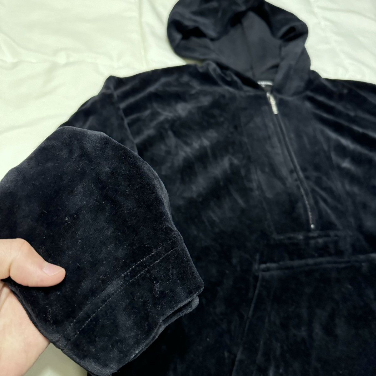 Sutton Studio × Vintage Black Y2K Velour Hoodie Pullover Size L / US 10 / IT 46 - 7 Thumbnail