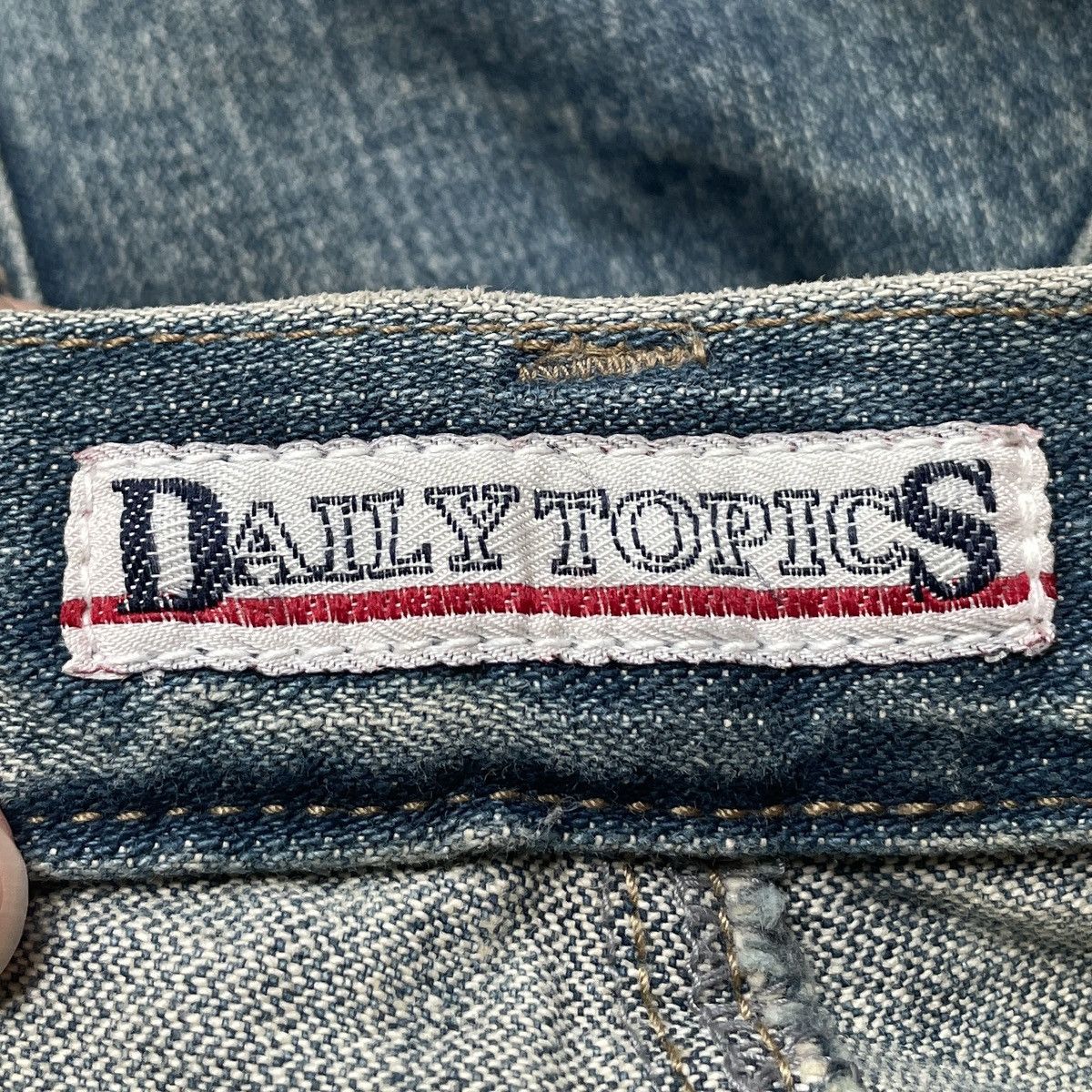 Vintage Vintage Japanese Brand Daily Topics Jeans 1990s Size US 33 - 9 Thumbnail