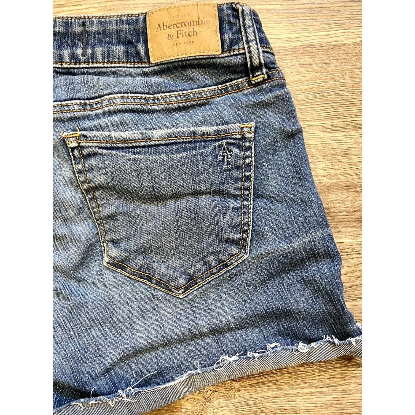 Abercrombie & Fitch Abercrombie & Fitch Women's Jean Cutoff Shorts 26 Blue Denim Casual 2000s Size 26" / US 2 / IT 38 - 6 Thumbnail