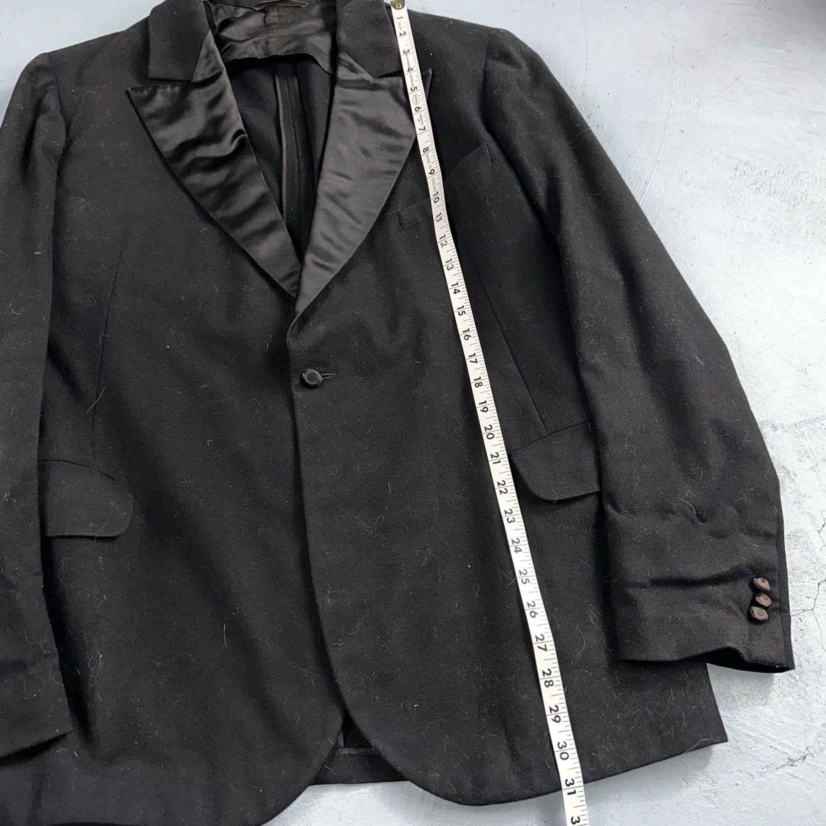 Vintage VTG 1930s Mens 1 PC Suit Tuxedo Coat Jacket Black 20s Antique Satin Wool 38 Regular Mens Black VTG 1920s Tuxedo Coat Jacket 100% Wool Satin Size 38R - 2 Thumbnail