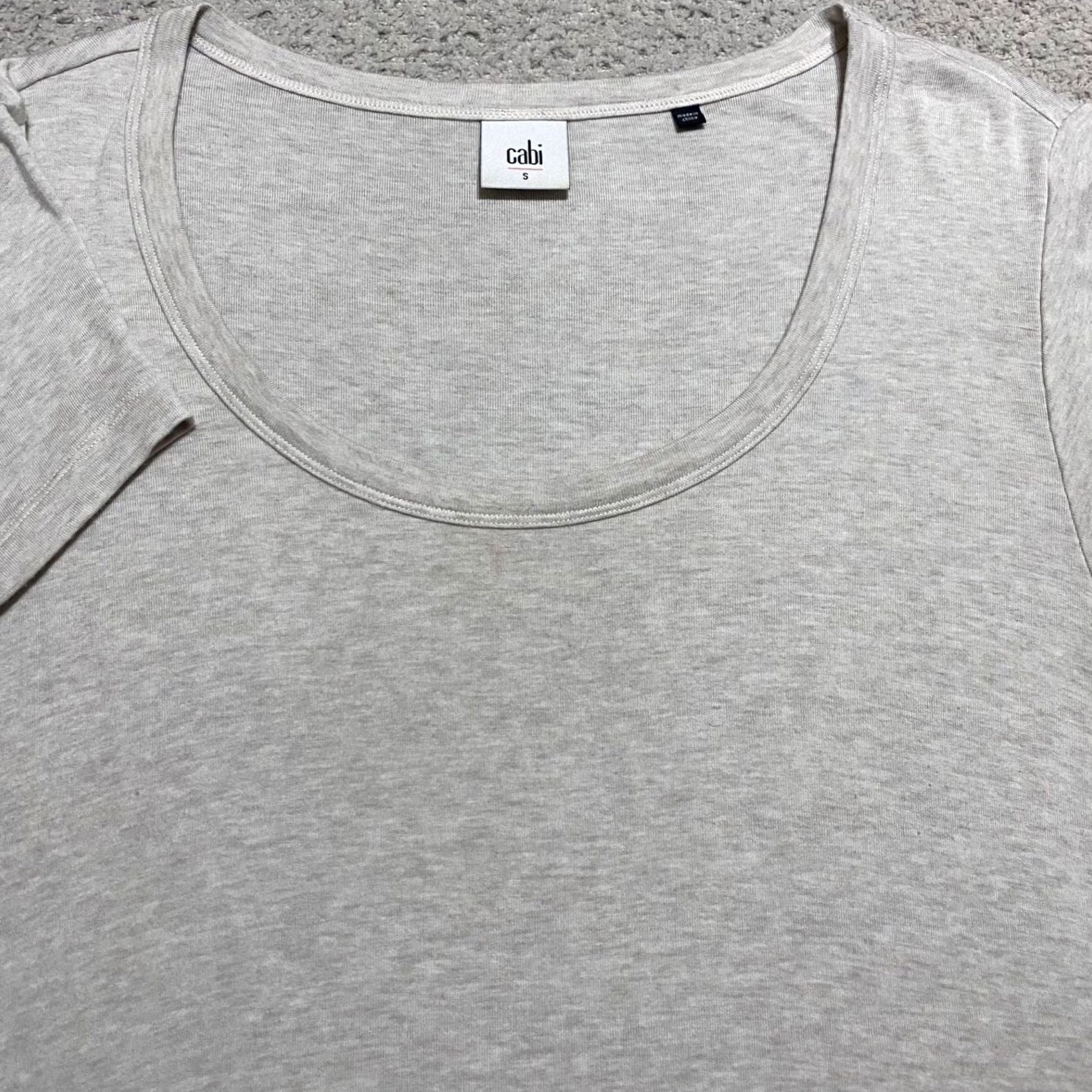 Vintage CAbi Shirt Blouse Gray Round Neck Ruffle Short Sleeve Small Women's Knit Polyester Rayon Regular XS? Size S / US 4 / IT 40 - 5 Thumbnail