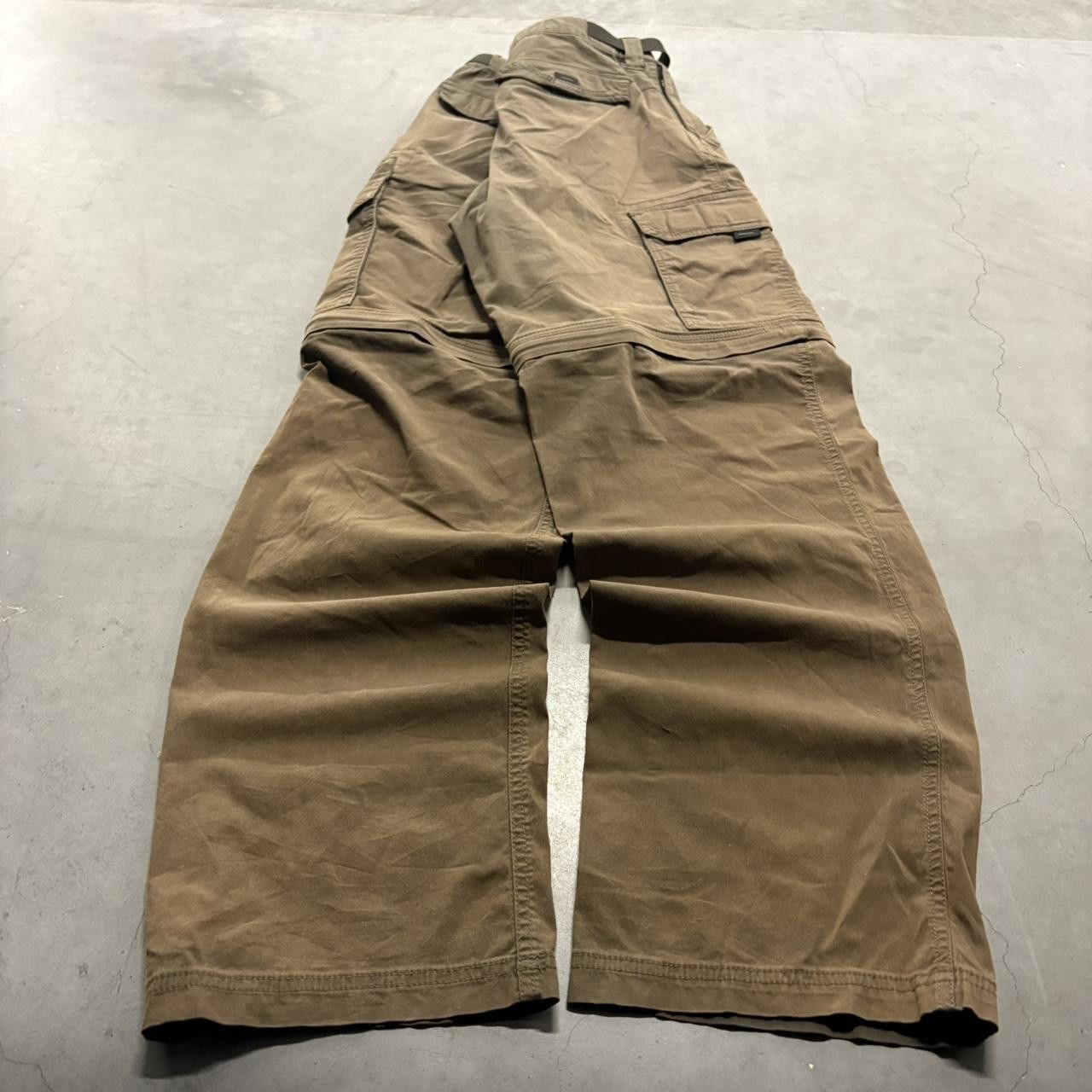 Vintage Crazy Vintage Y2K/2000s Baggy Brown Sunfaded Cargo Pants That Can Unzip Into Cargo Shorts with Built in Belt! Size US 34 / EU 50 - 4 Thumbnail
