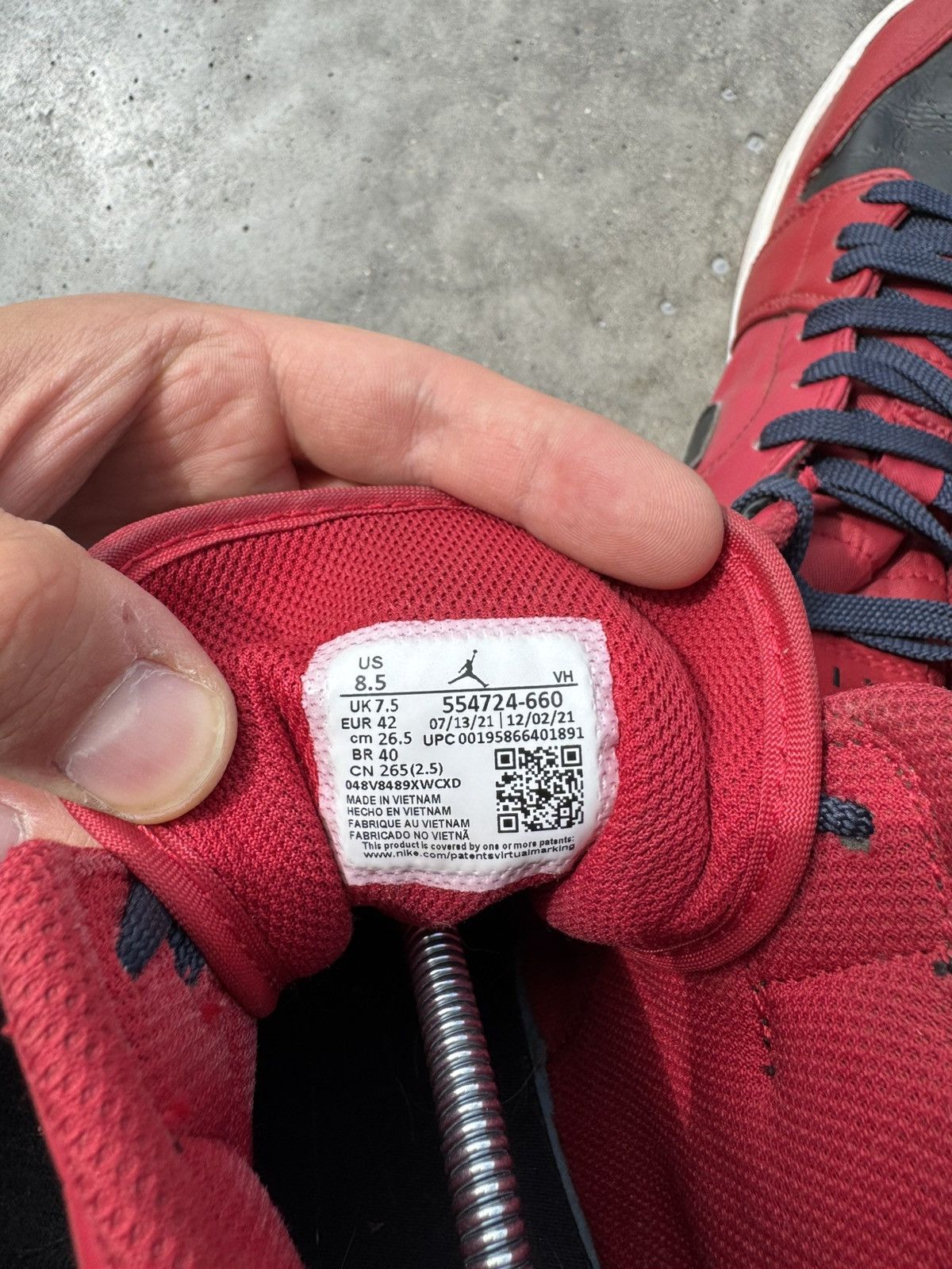 Nike Nike Air Jordan 1 Mid Reverse Bred 2021 Hype Streetwear Size US 8.5 / EU 41-42 - 8 Thumbnail