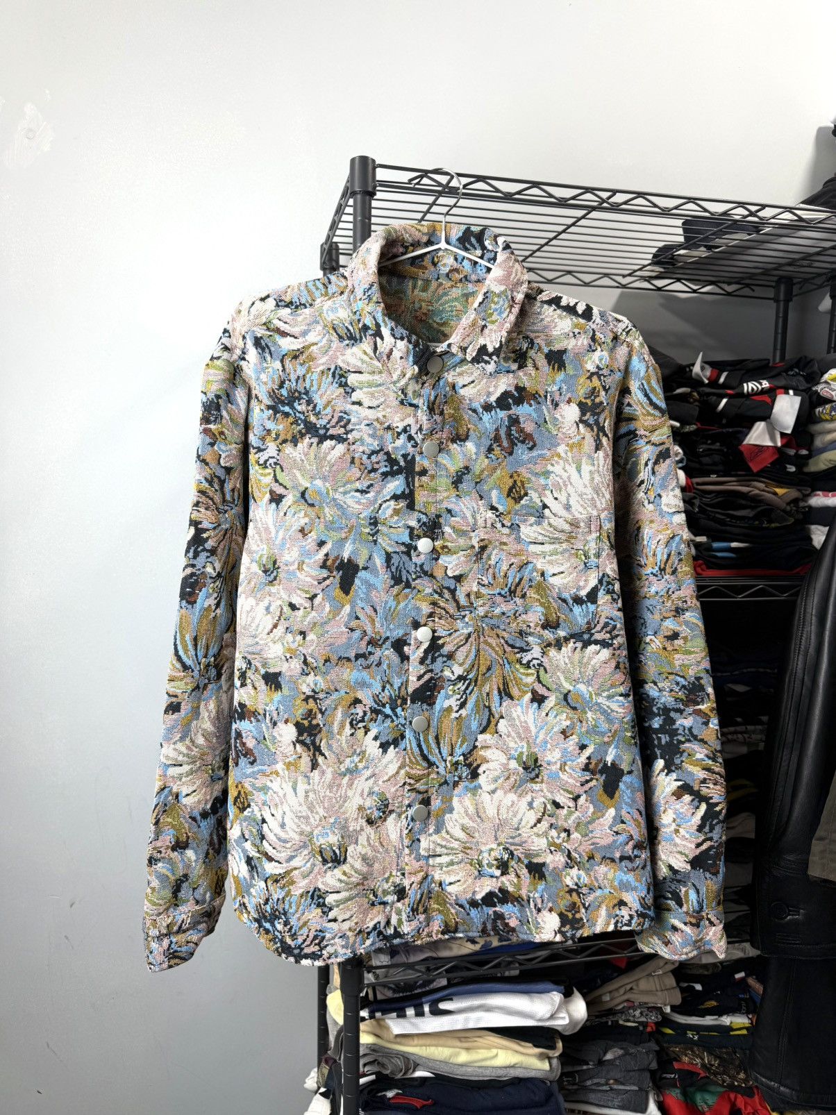 Vintage Vintage Embroidered Knit Shirt Buttons Up Hype Streetwear Size US M / EU 48-50 / 2 - 1 Thumbnail