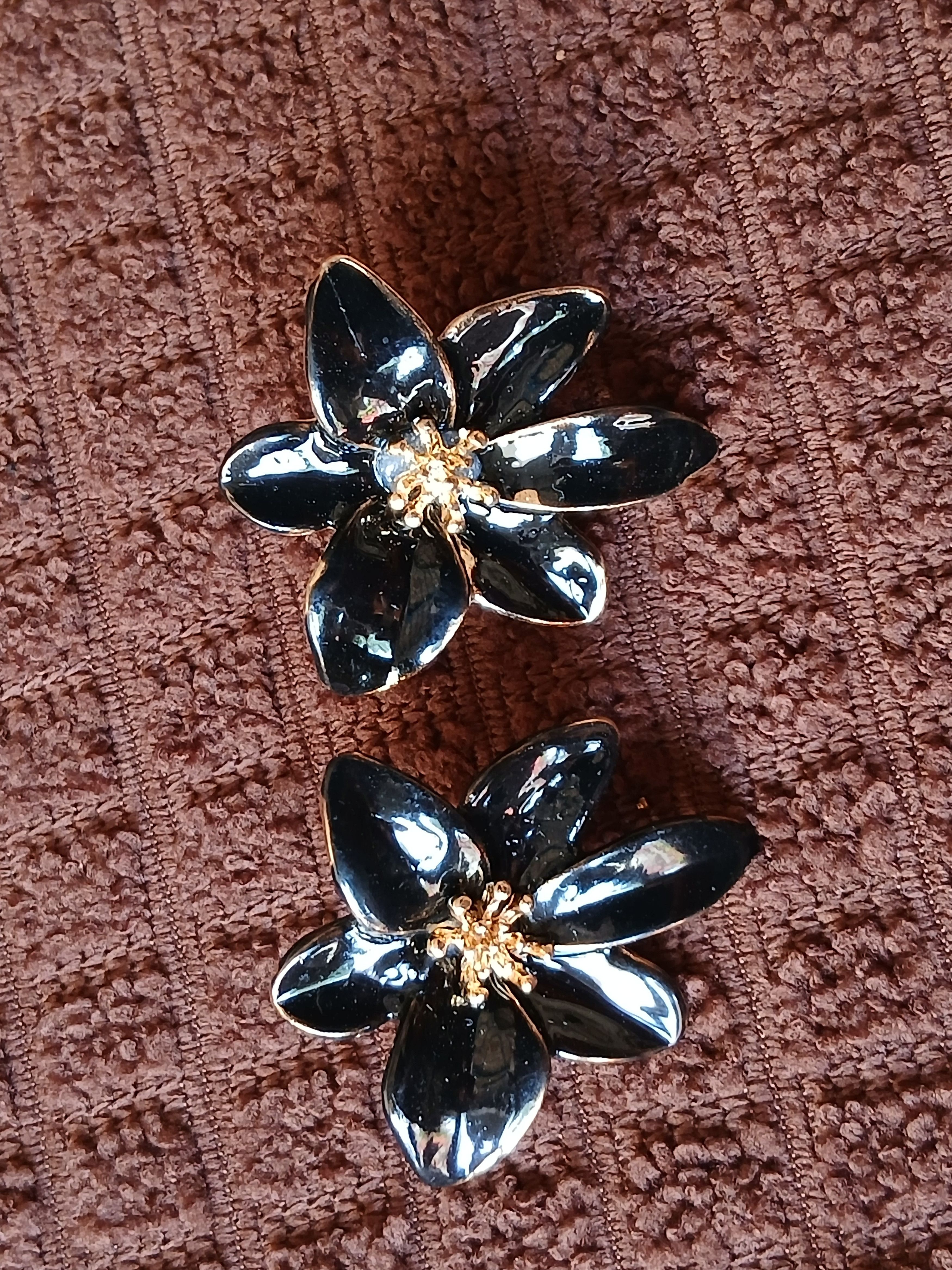 Other Black Flower Studs Size ONE SIZE - 1 Preview