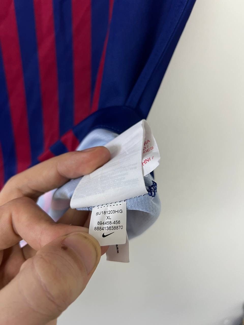 Nike Barcelona 2017/2018 Home #10 Messi Football Shirt Nike YXL Size US XS / EU 42 / 0 - 18 Thumbnail