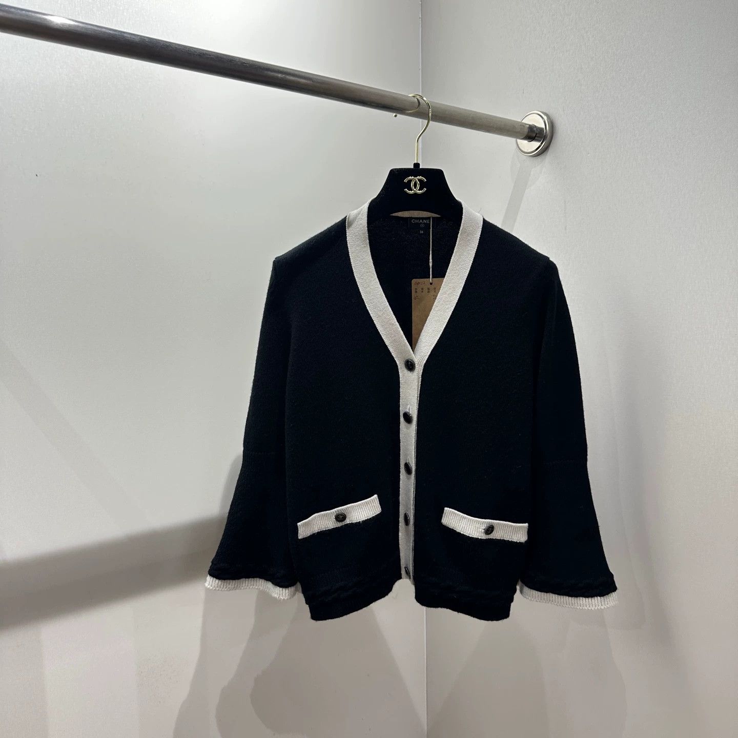 Chanel Chanel 24 Cruise V-neck Cashmere Cardigan 36 Size XS / US 0-2 / IT 36-38 - 1 Thumbnail