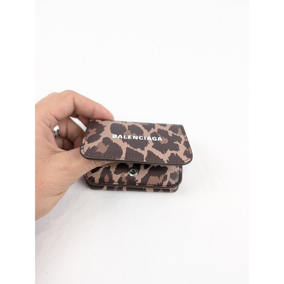 Balenciaga o1rshd1 Size:OS /Calfskin Logo Print Tri-Fold Wallet Leopard Size ONE SIZE - 8 Thumbnail